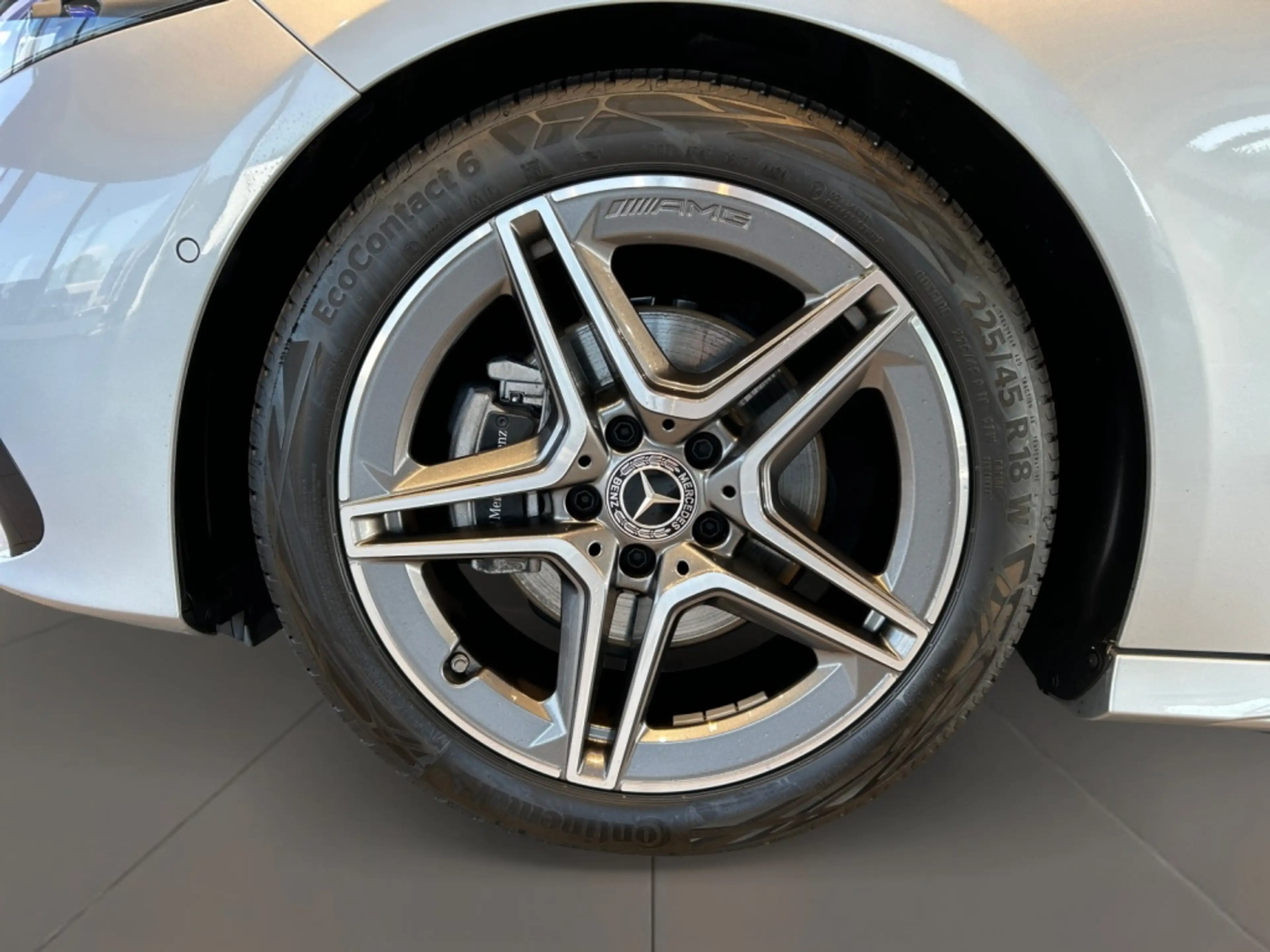 Mercedes-Benz A 200 AMG AMG+MBUX+MBeam+Wide+Cam+LED+Navi+AUT — photo 11