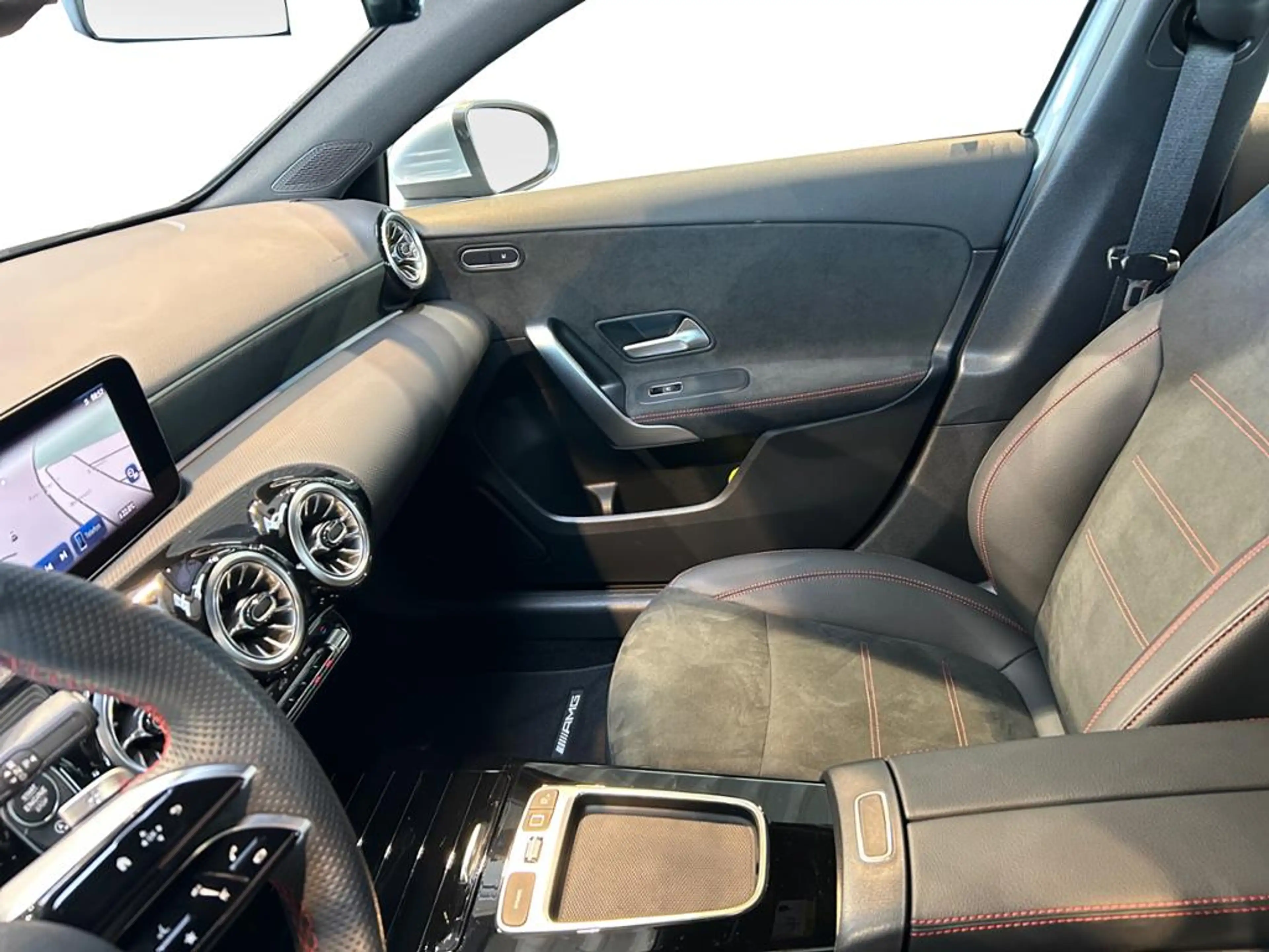 Mercedes-Benz A 200 AMG AMG+MBUX+MBeam+Wide+Cam+LED+Navi+AUT — photo 7