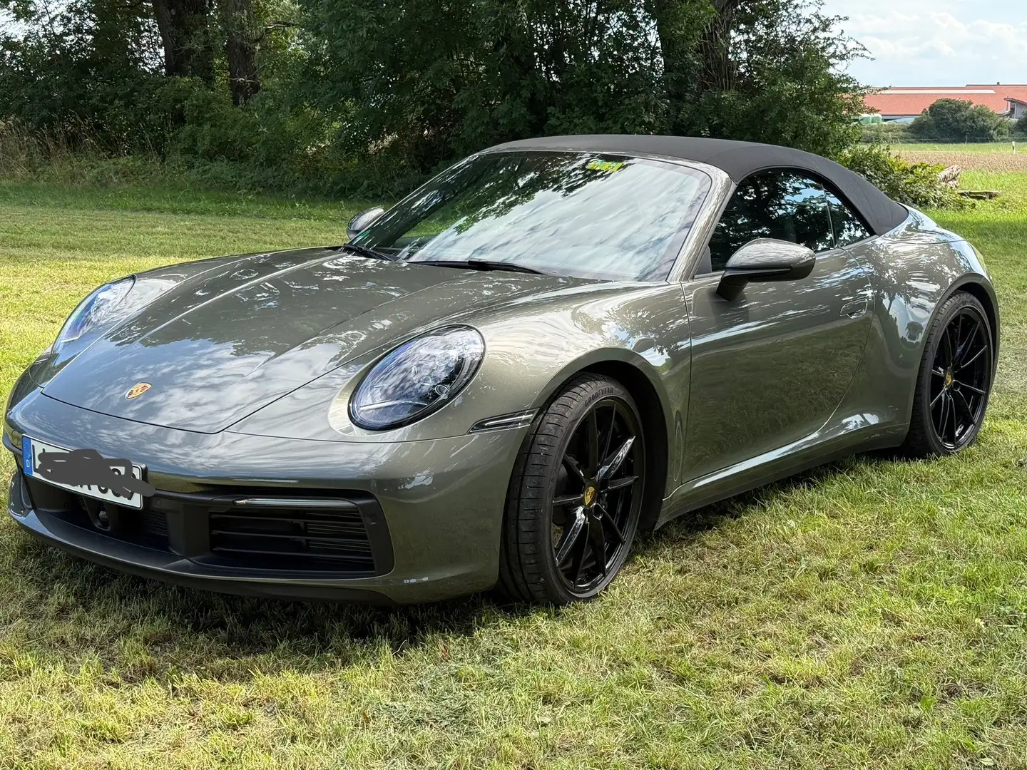 Porsche 992 911 Carrera Cabriolet PDK Grün - 1