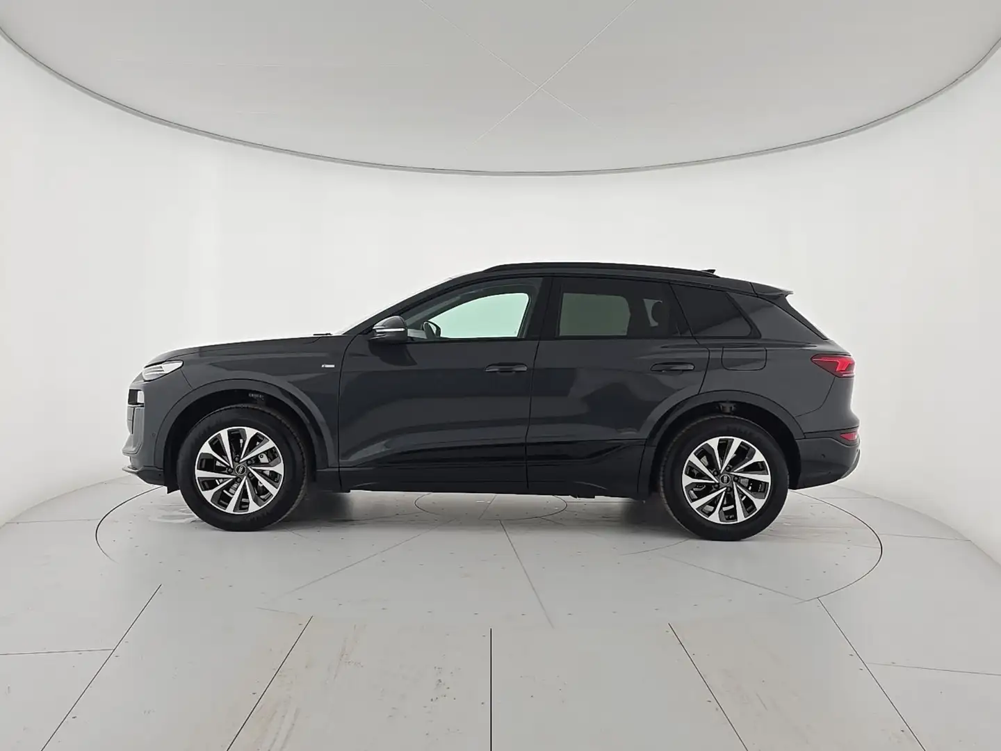 Audi Q6 e-tron Q6 e-tron S Line 185 KW Grijs - 2