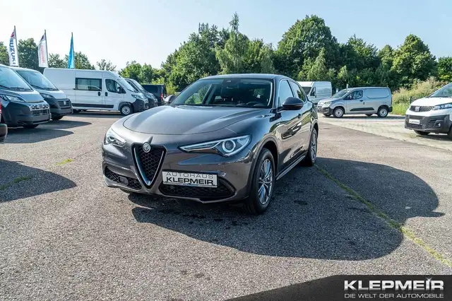 Alfa Romeo Stelvio SUPER 2.0 Turbo 16V 147kW (200 PS) AT