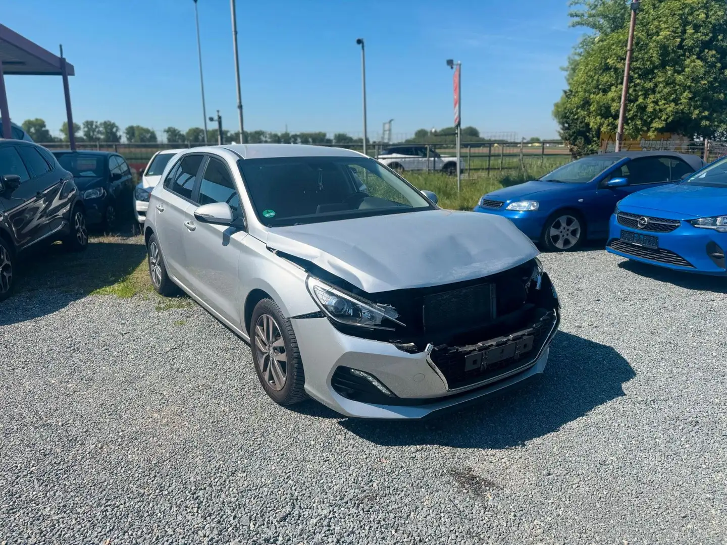 Hyundai i30 Trend VOLL FAHRBEREIT Silber - 2