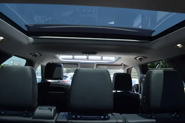 Land Rover Discovery view 10
