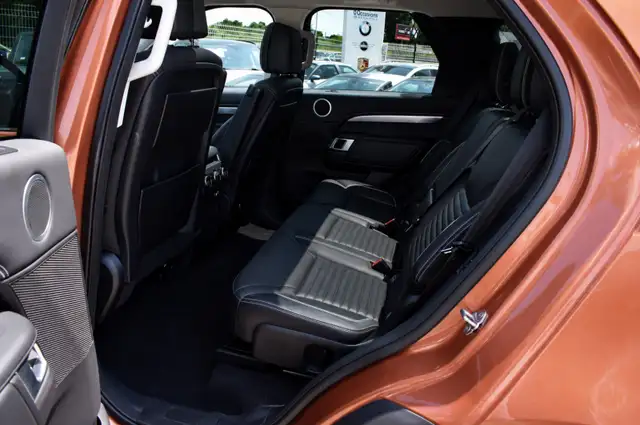 Land Rover Discovery view 12