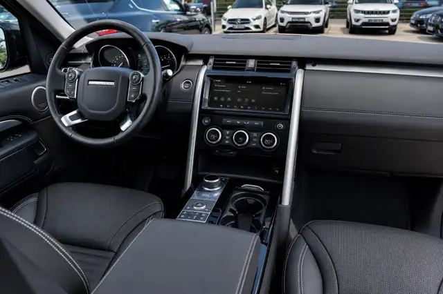 Land Rover Discovery view 2
