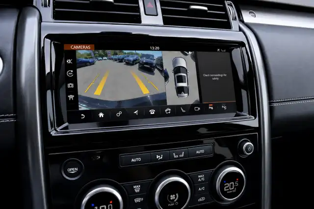Land Rover Discovery view 11