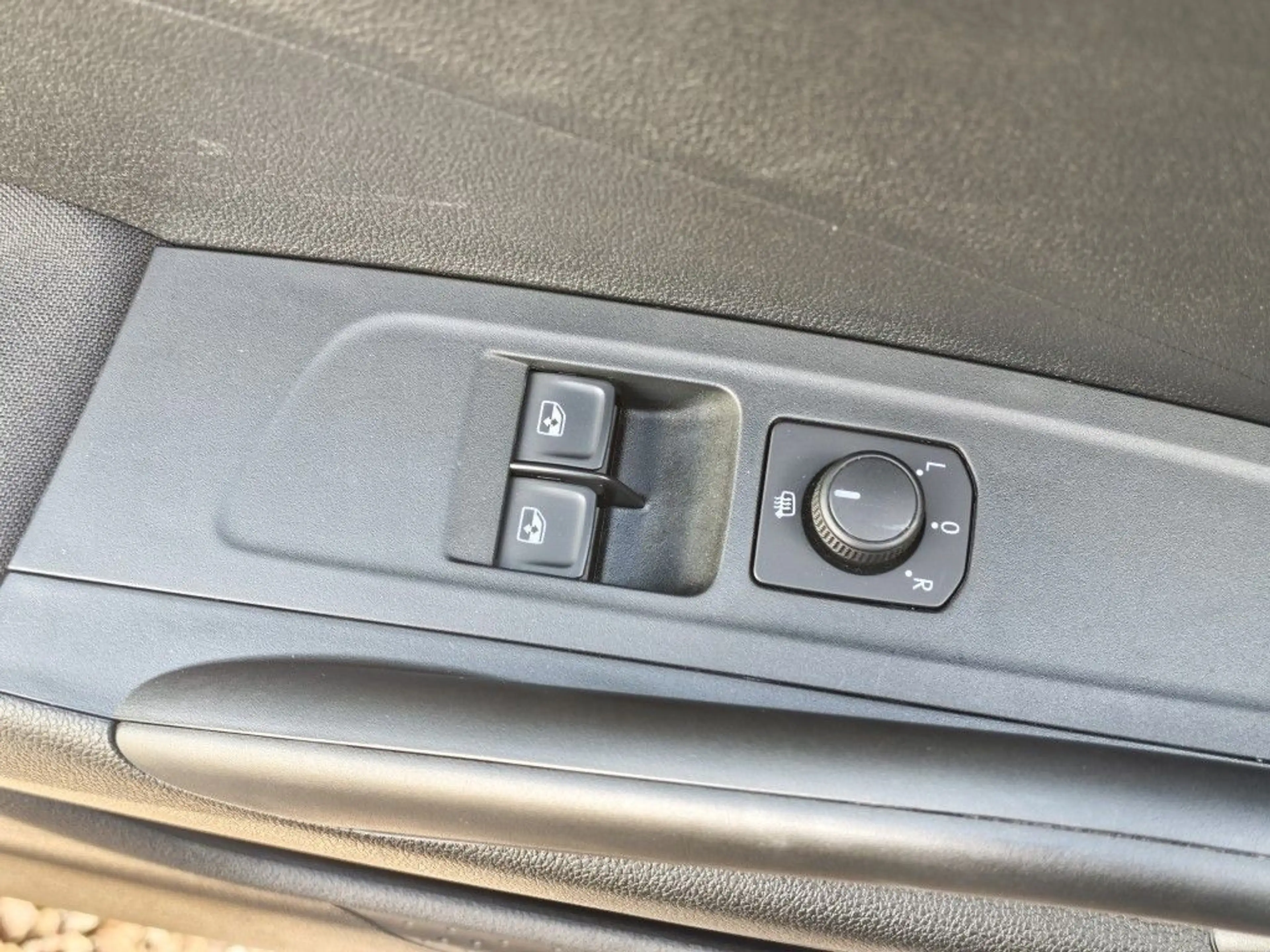 Skoda Fabia 1.0 TSI Tour *Navi,Klima,Sitzhzg,APP,LED,PDC* — photo 15
