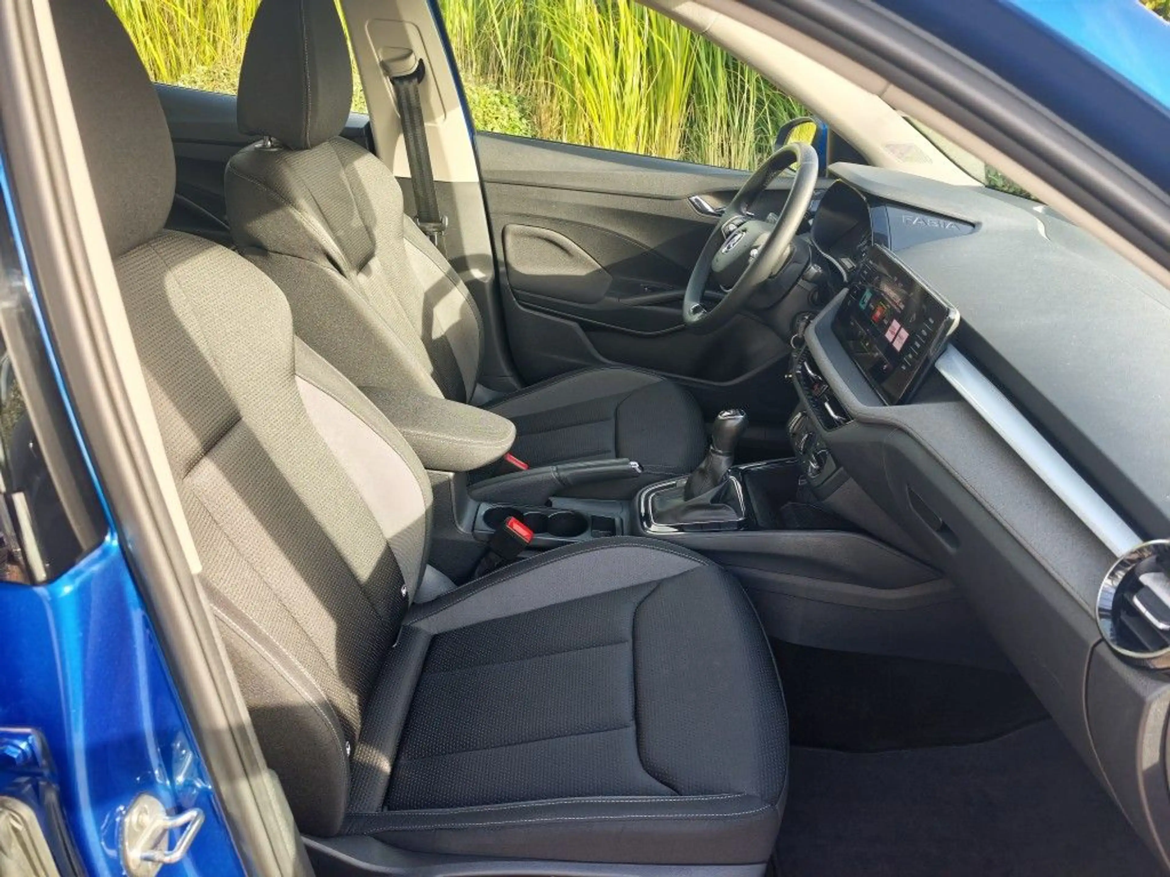 Skoda Fabia 1.0 TSI Tour *Navi,Klima,Sitzhzg,APP,LED,PDC* — photo 8