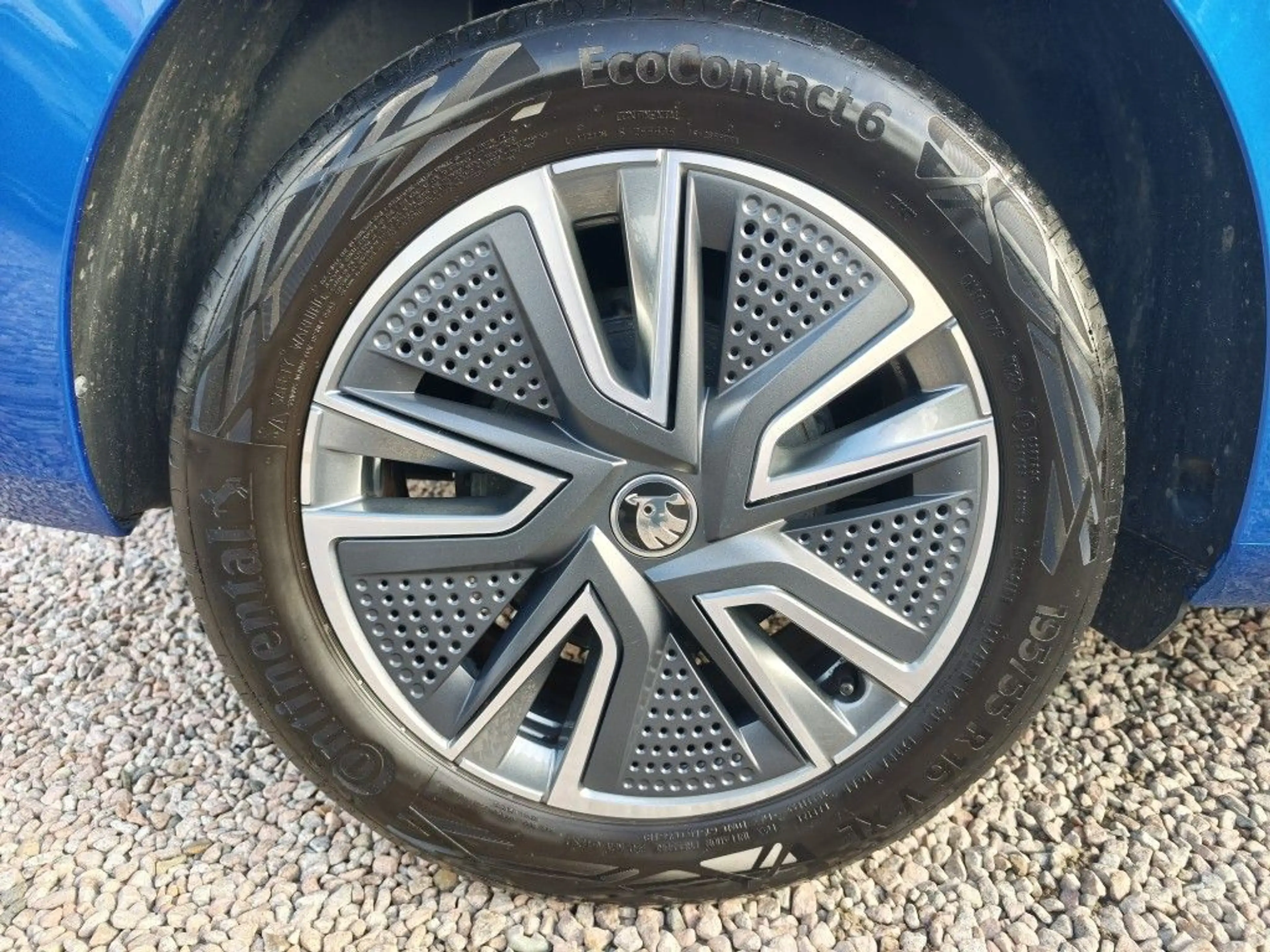 Skoda Fabia 1.0 TSI Tour *Navi,Klima,Sitzhzg,APP,LED,PDC* — photo 6