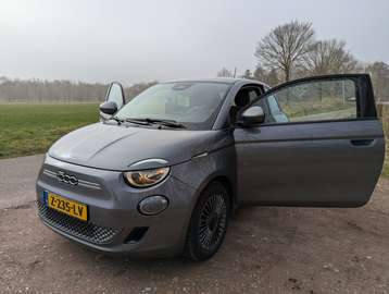 500e 3+1 Icon 42 kWh steel gray! Luxe uitstraling