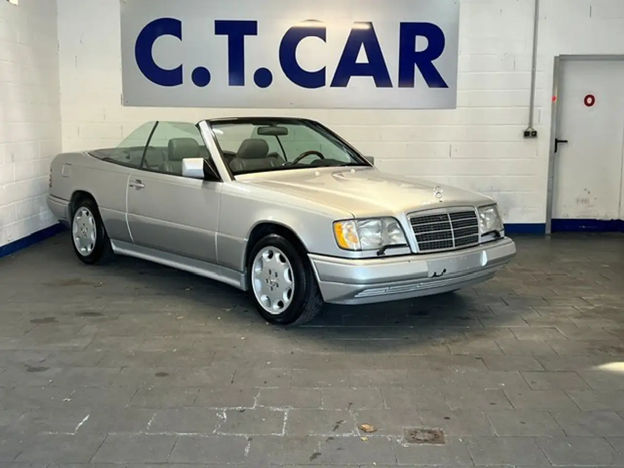 Mercedes-Benz E 320