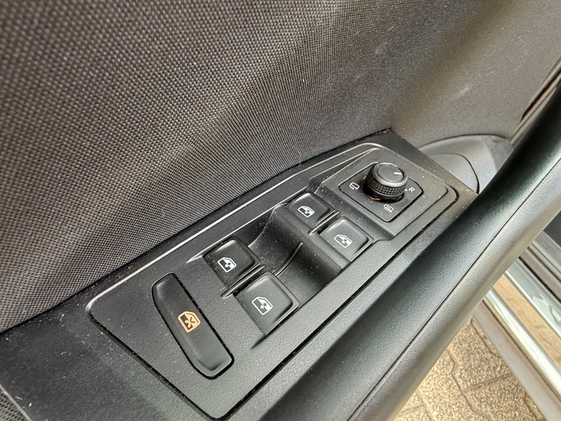 Volkswagen T-Roc Life KLIMAAUT/PDC/SHZ/ALLWETTER/2.HAND — photo 10