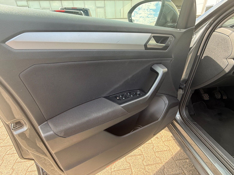 Volkswagen T-Roc Life KLIMAAUT/PDC/SHZ/ALLWETTER/2.HAND — photo 9