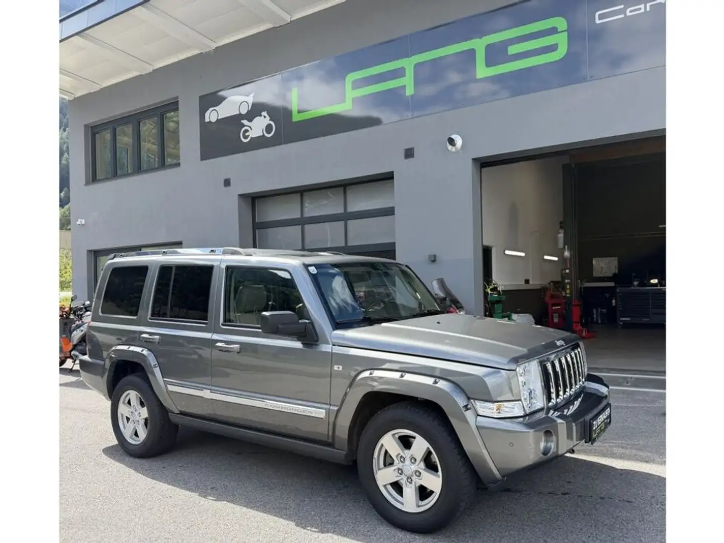 Jeep Commander 5,7 V8 HEMI Limited Grau - 1