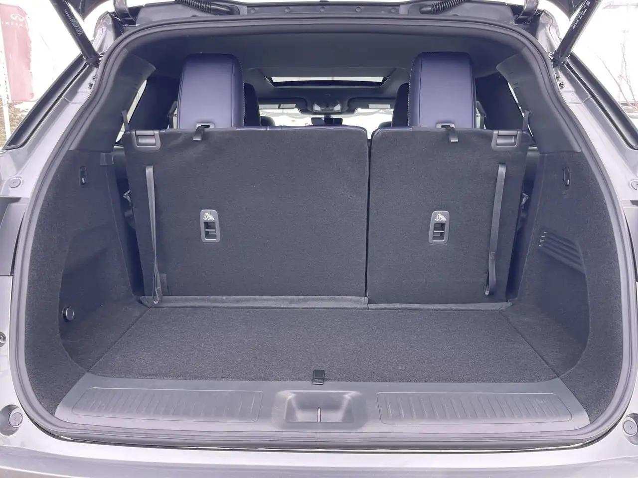 Infiniti QX60 снимка Infiniti QX60