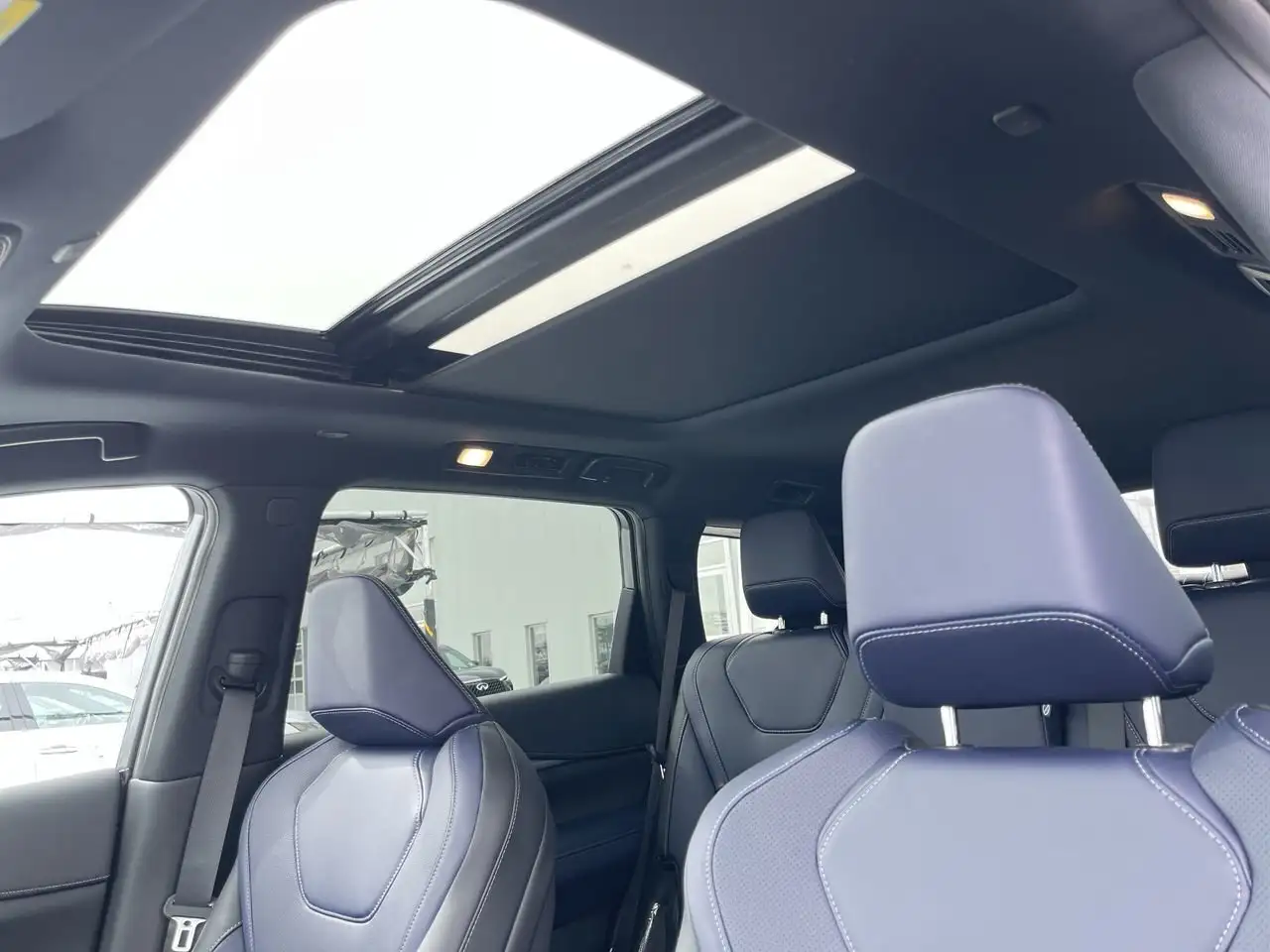 Infiniti QX60 снимка Infiniti QX60