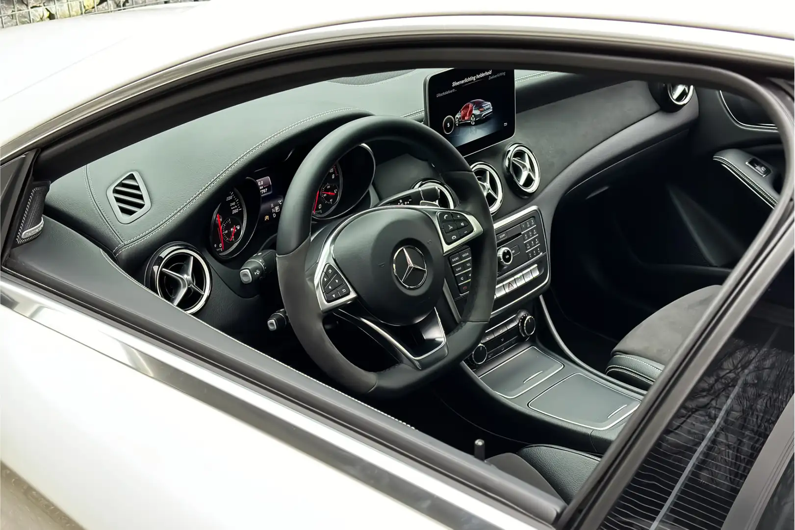 Mercedes-Benz CLA 200 Aut. AMG Edition | Pano | H/K | Camera !!LENTE DEA Wit - 2