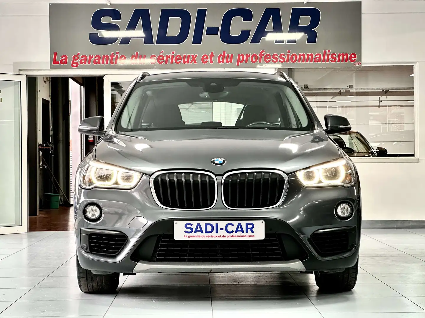 BMW X1 2.0 d 136cv sDrive18 Gris - 2