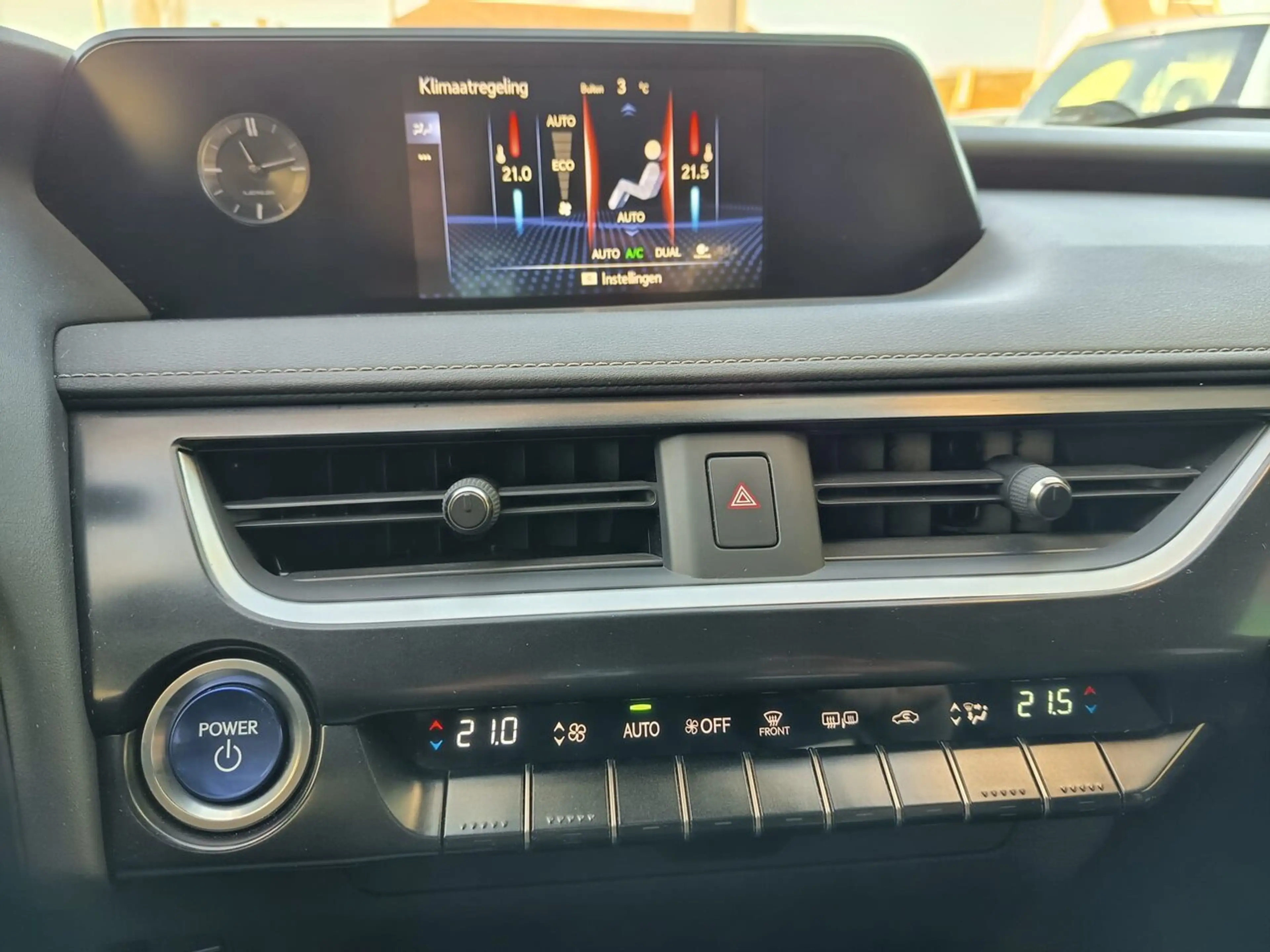 Lexus UX 250h AUTOMAAT / Hybrid / DAB / Camera / Adaptieve Cr... — photo 14