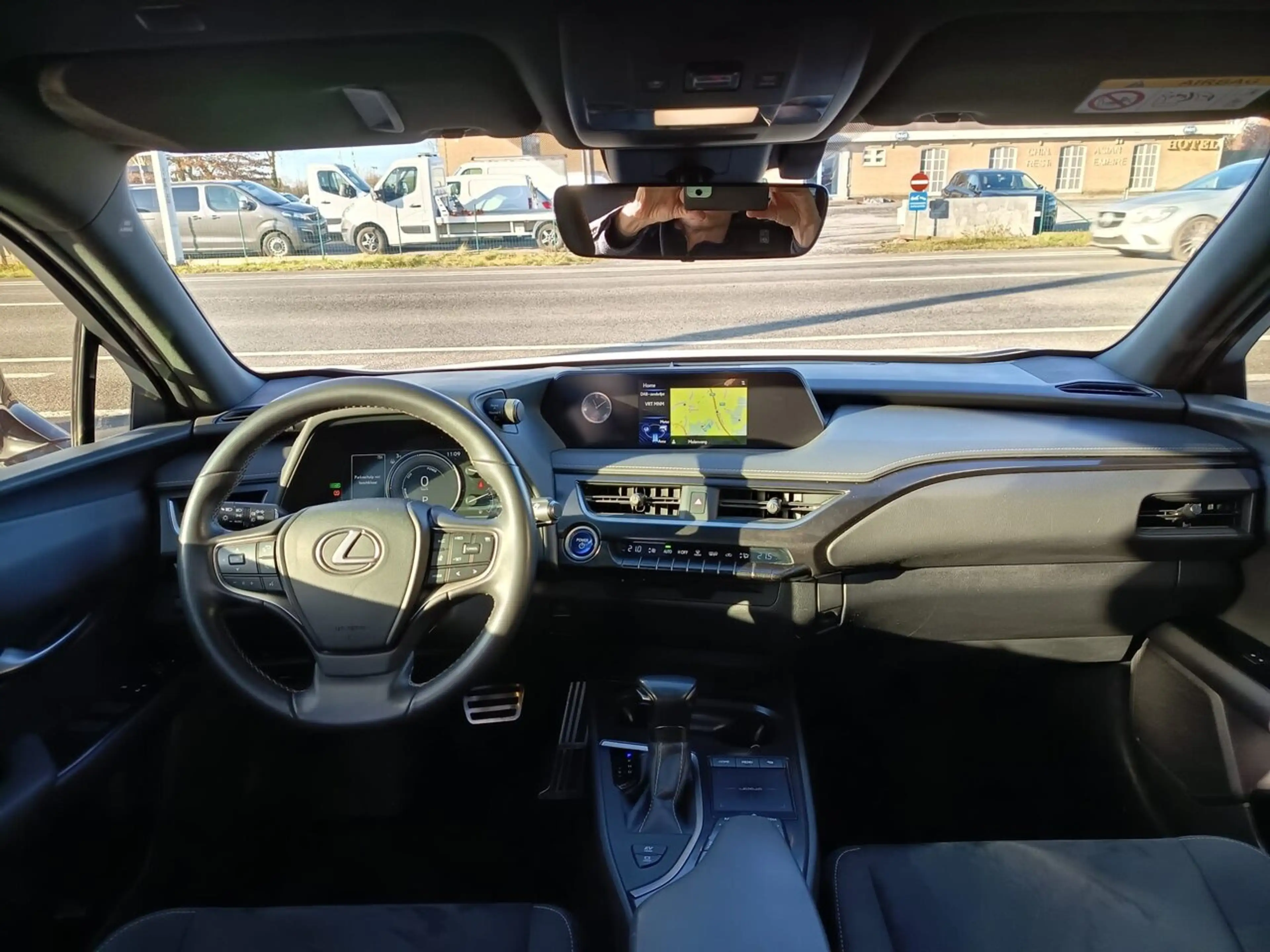 Lexus UX 250h AUTOMAAT / Hybrid / DAB / Camera / Adaptieve Cr... — photo 8