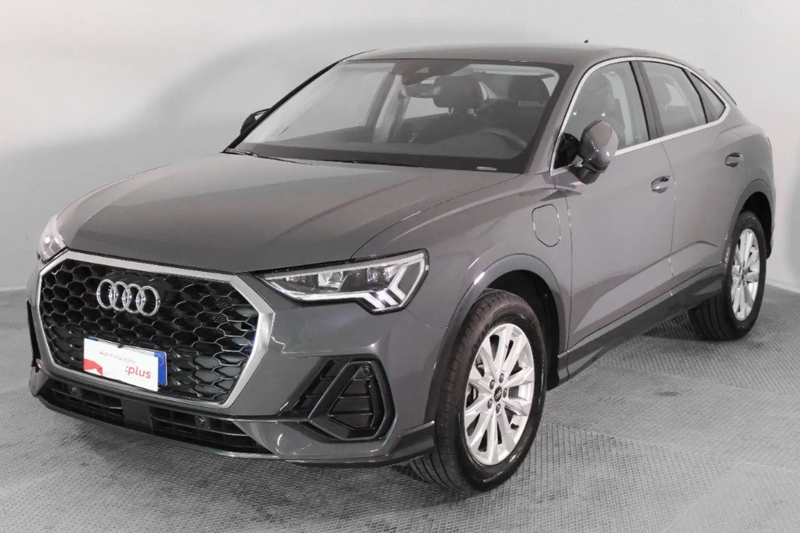 Audi Q3 SPB 45 TFSI e S tronic Business Plus Grigio - 1