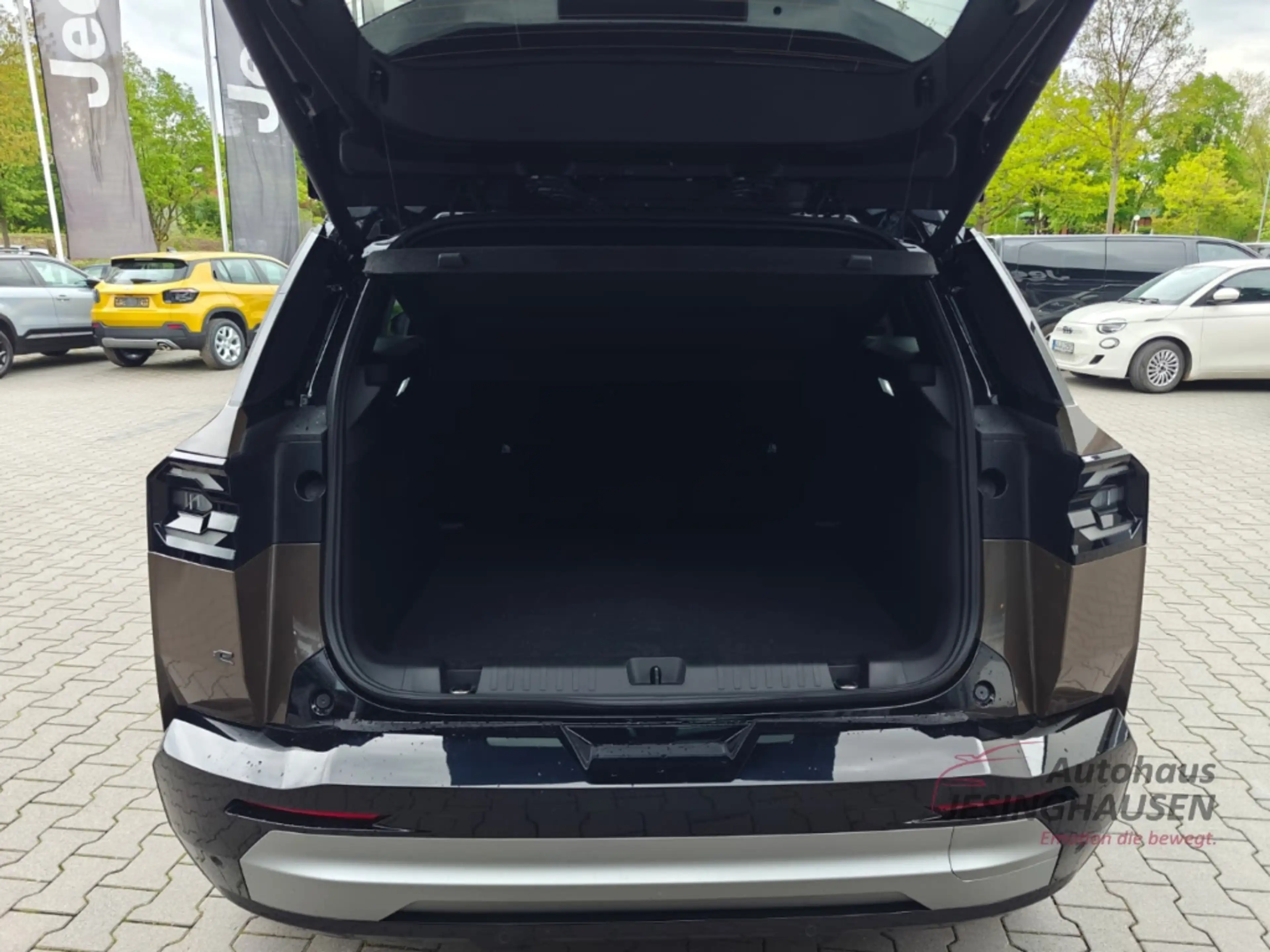Jeep Compass E First Edition+Pano+Focal Sound+Head Up+Memory Si — photo 8