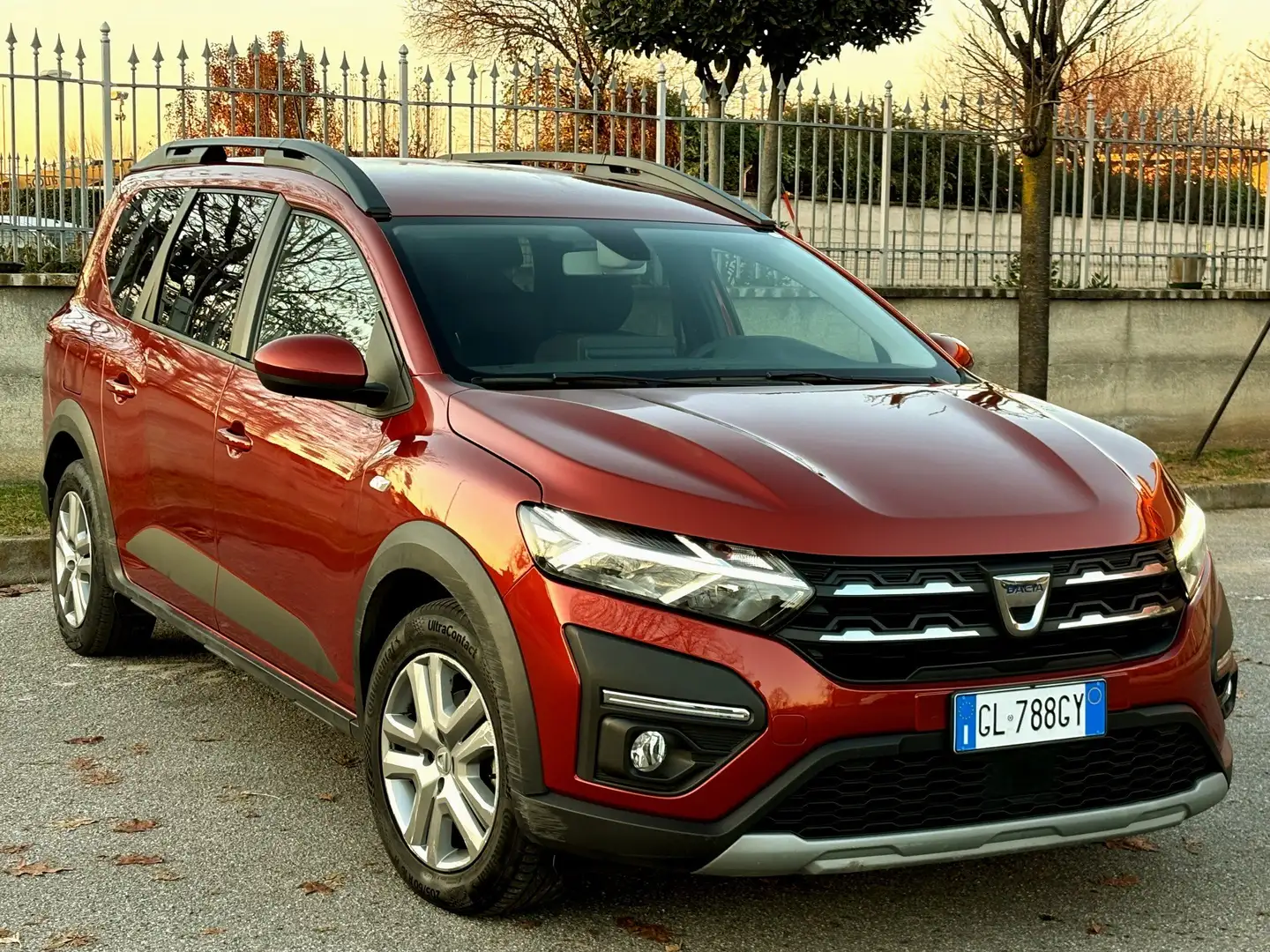 Dacia Jogger 1.0Tce-7POSTI-97000km-Led,Navi-Garanzia-2022 Rosso - 2