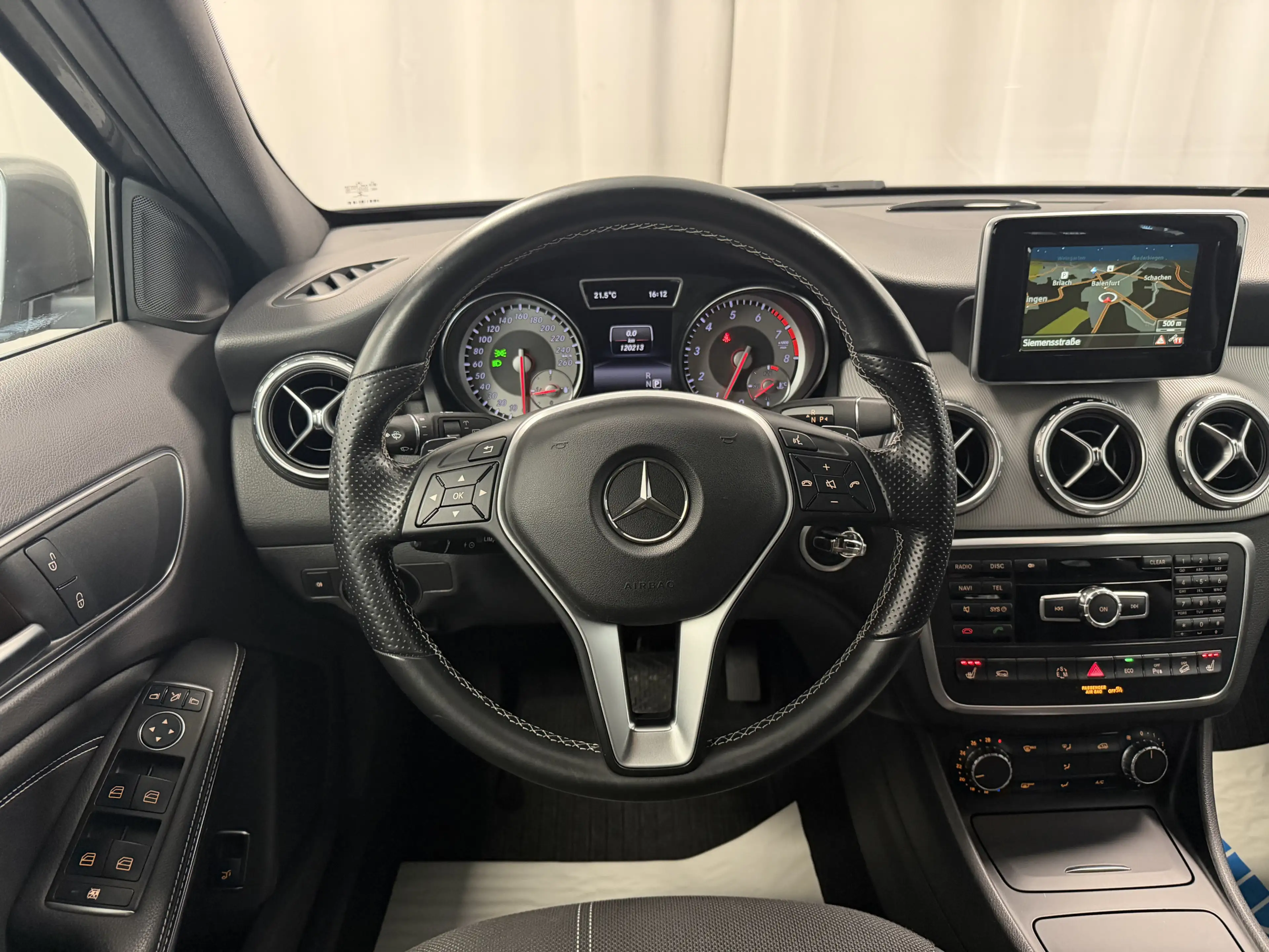 Mercedes-Benz GLA 250 4Matic Aut. Urban Sport Bi-Xenon Kamera — photo 13