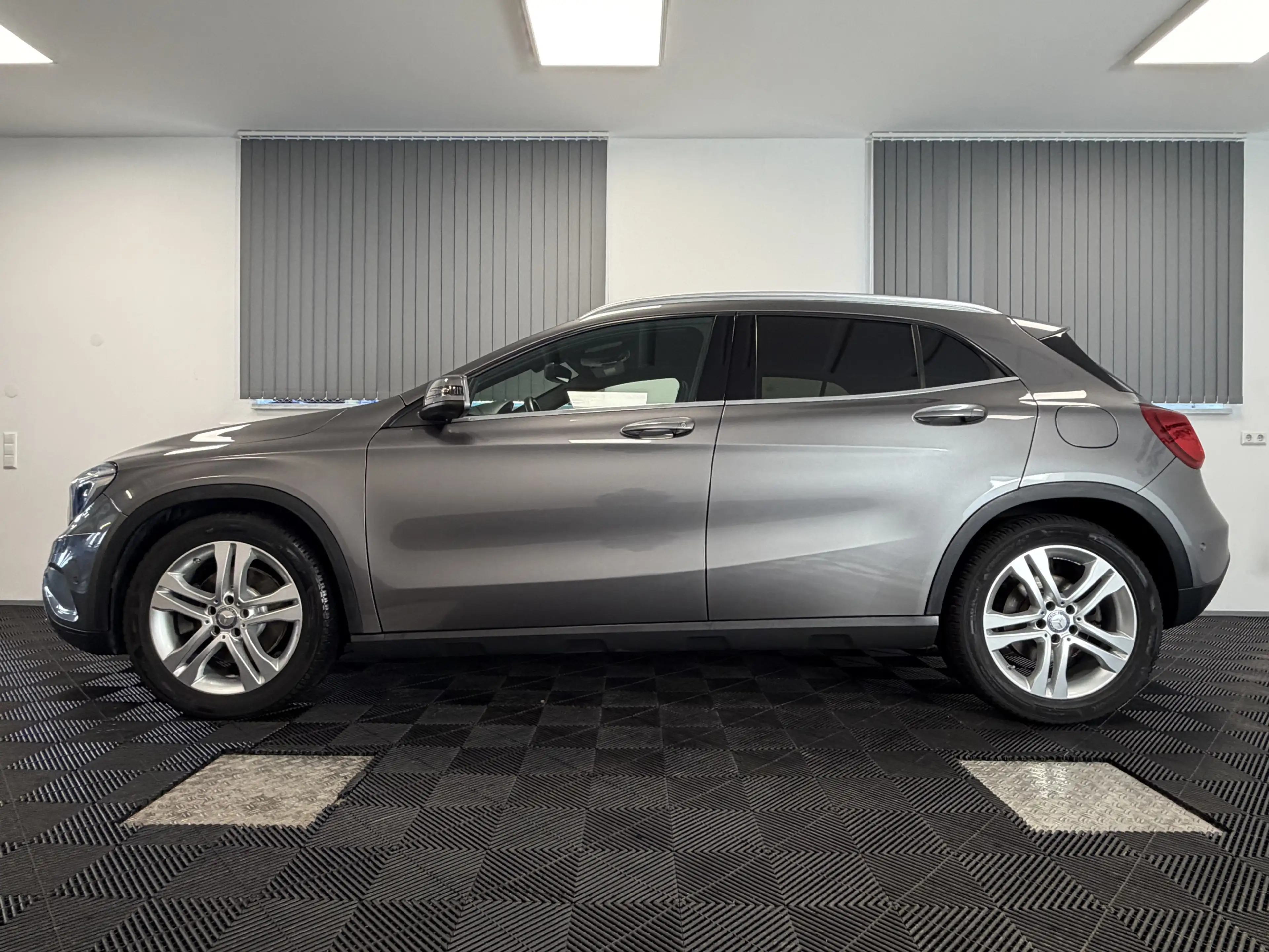 Mercedes-Benz GLA 250 4Matic Aut. Urban Sport Bi-Xenon Kamera — photo 5