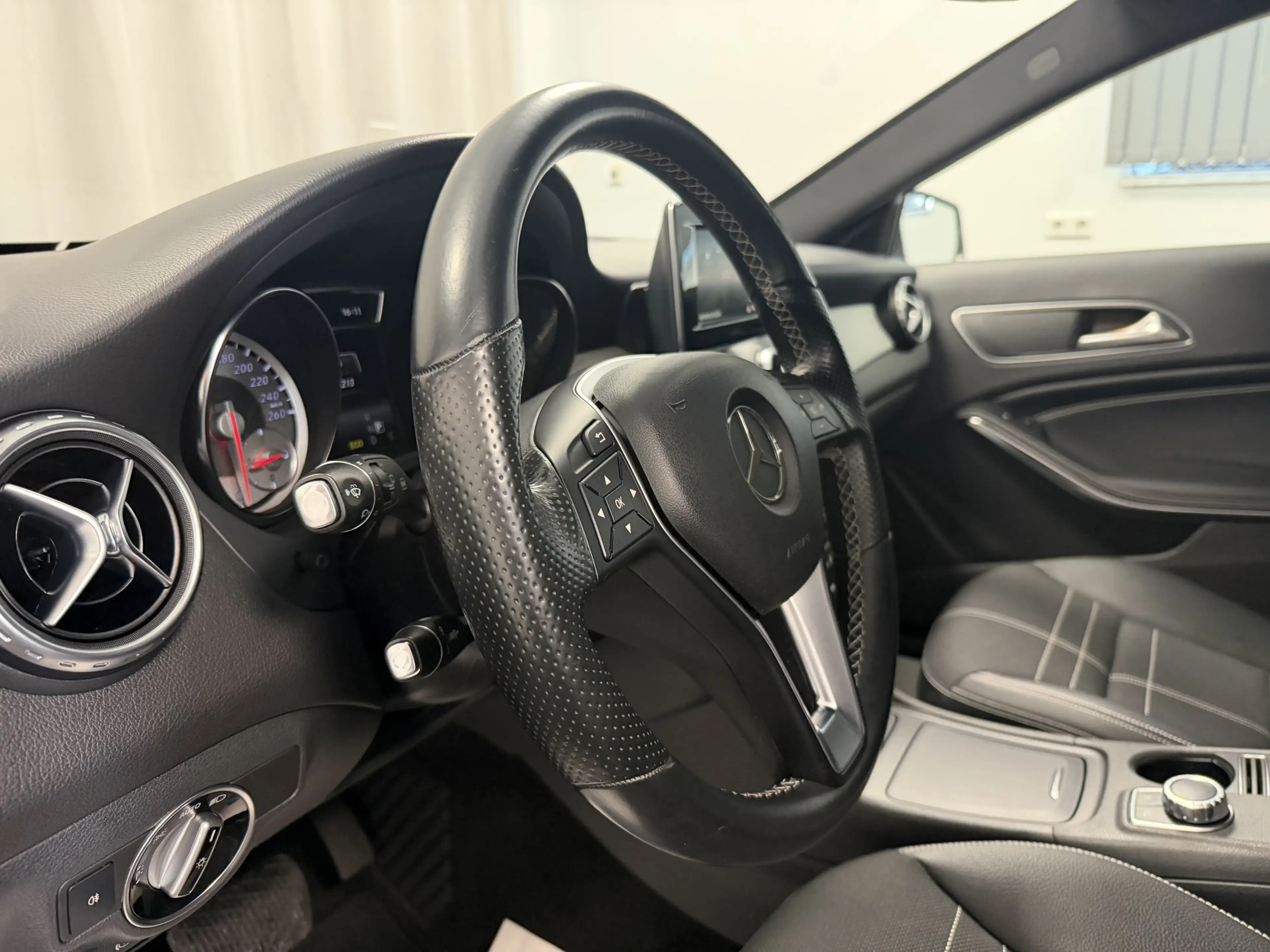 Mercedes-Benz GLA 250 4Matic Aut. Urban Sport Bi-Xenon Kamera — photo 10