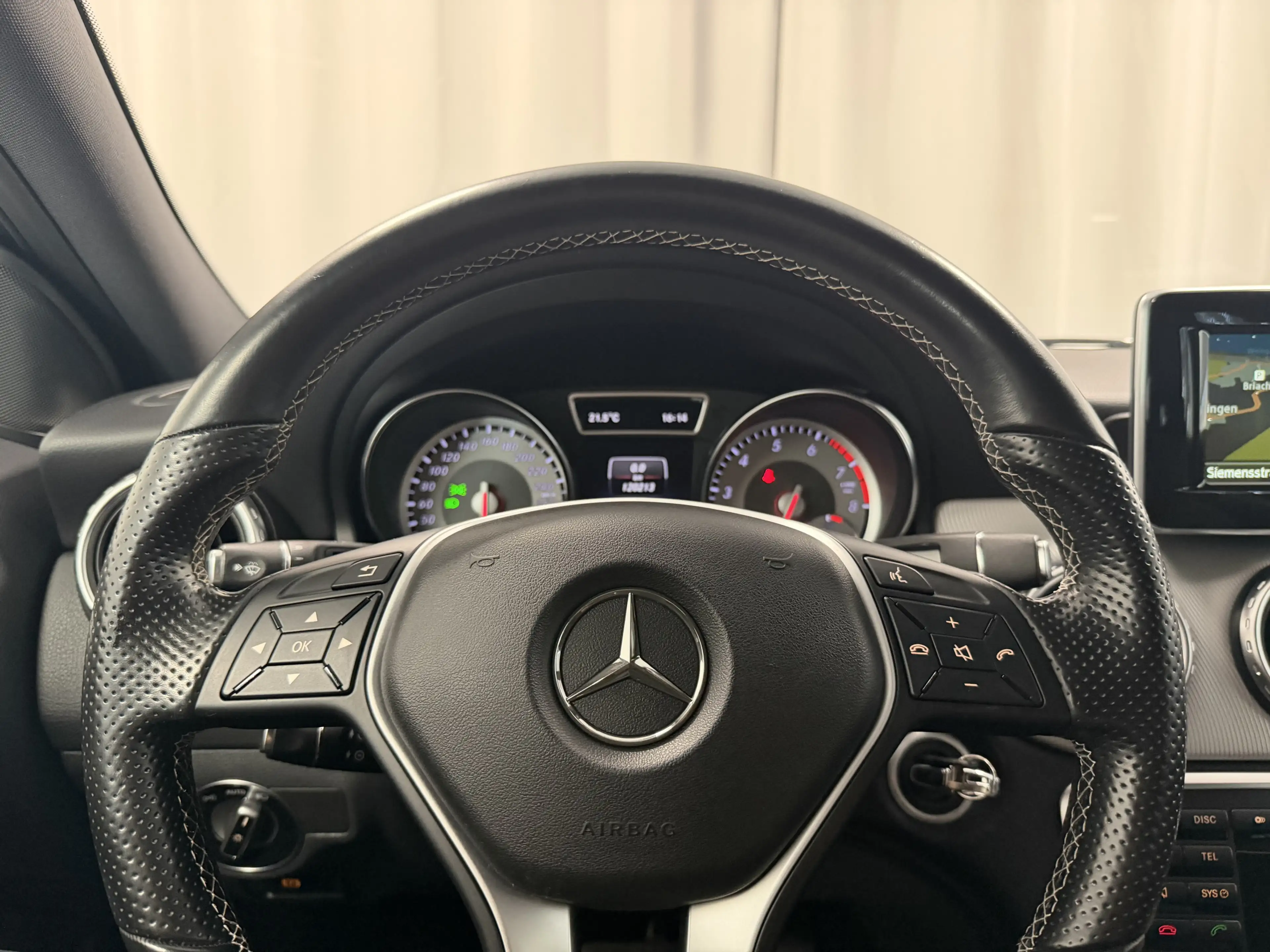 Mercedes-Benz GLA 250 4Matic Aut. Urban Sport Bi-Xenon Kamera — photo 14