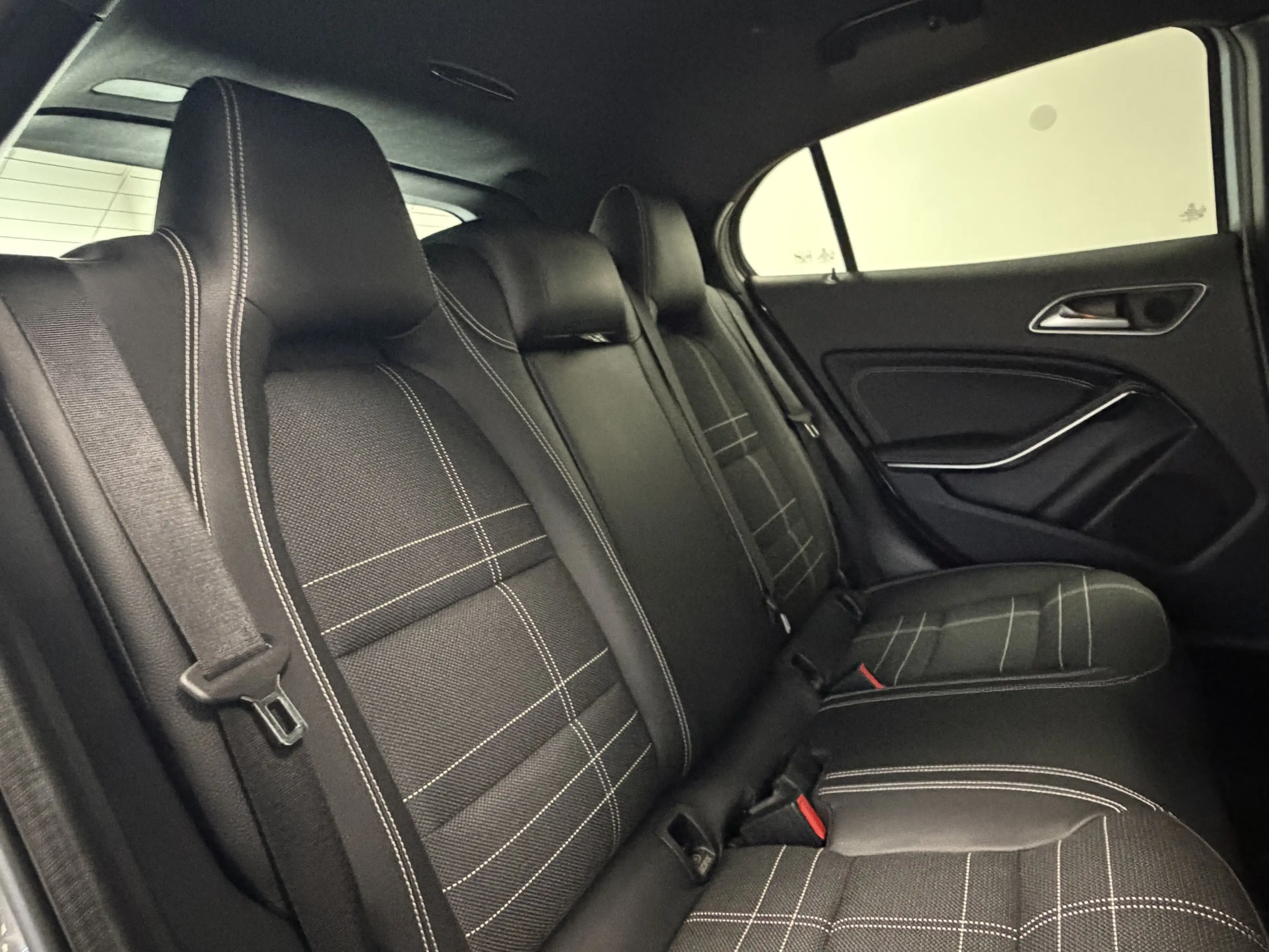 Mercedes-Benz GLA 250 4Matic Aut. Urban Sport Bi-Xenon Kamera — photo 15