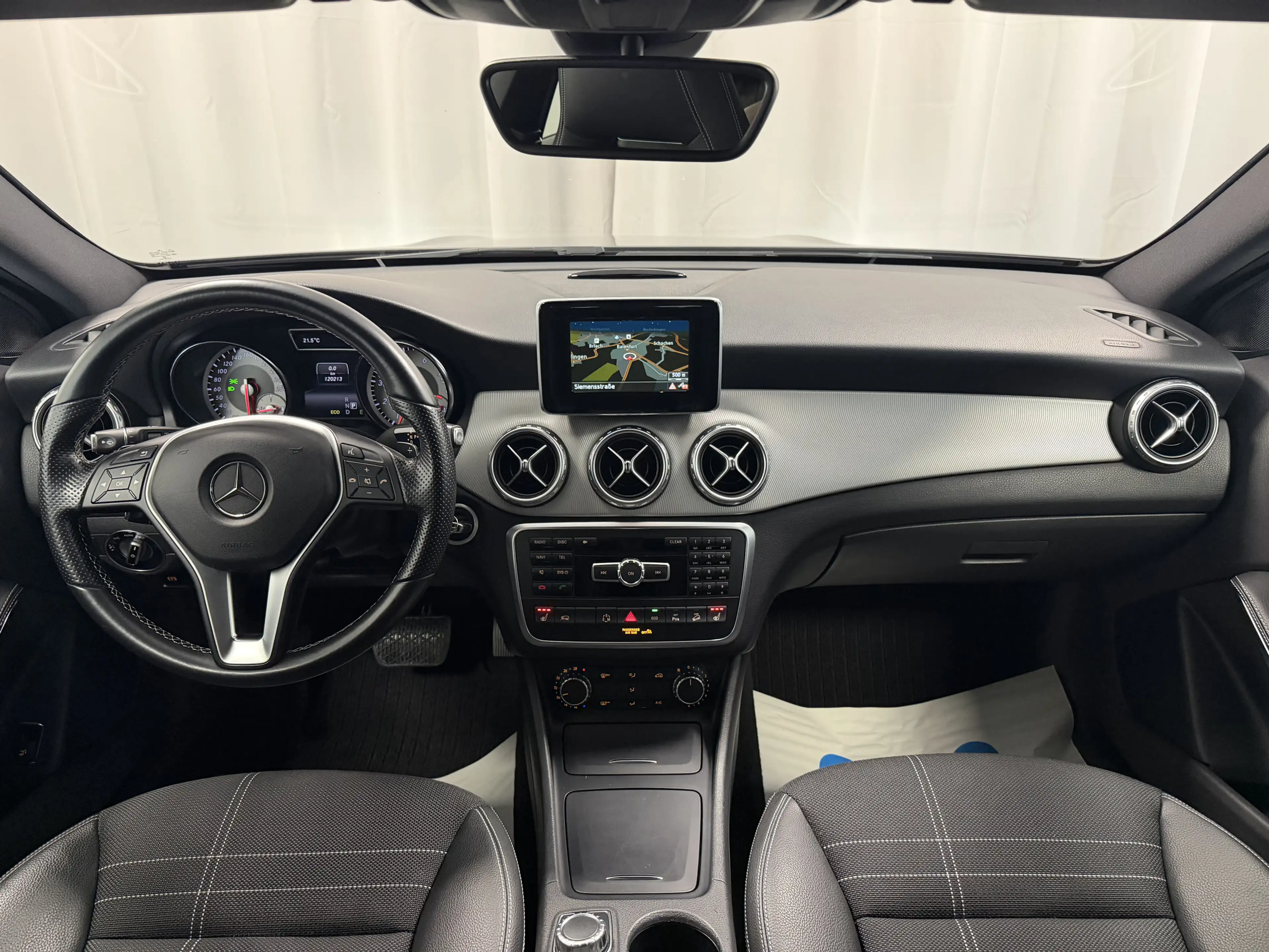 Mercedes-Benz GLA 250 4Matic Aut. Urban Sport Bi-Xenon Kamera — photo 12