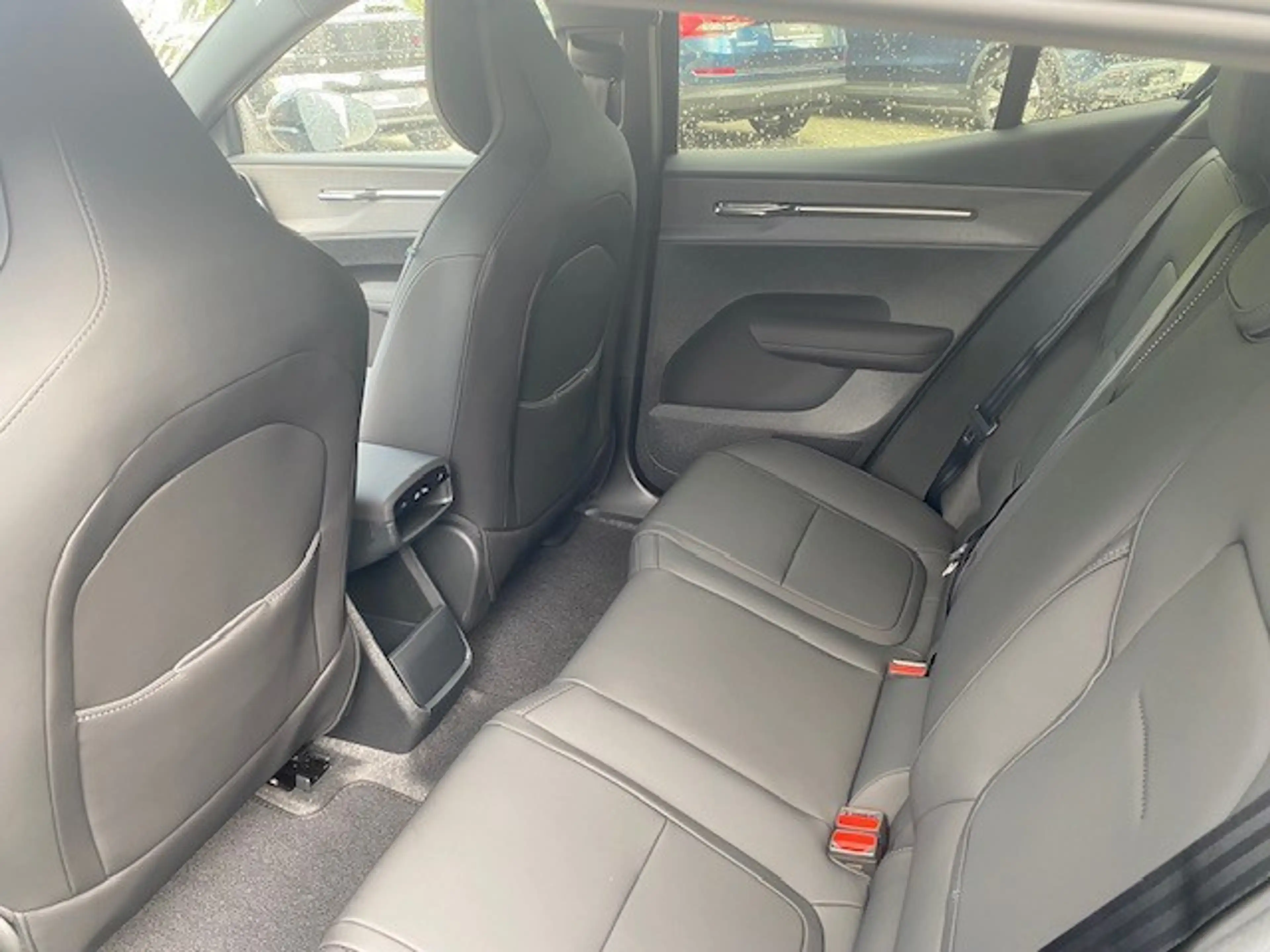 Volvo EX30 Plus Bl.Ed. P5 Long Range Nur Gewerbekun — photo 8