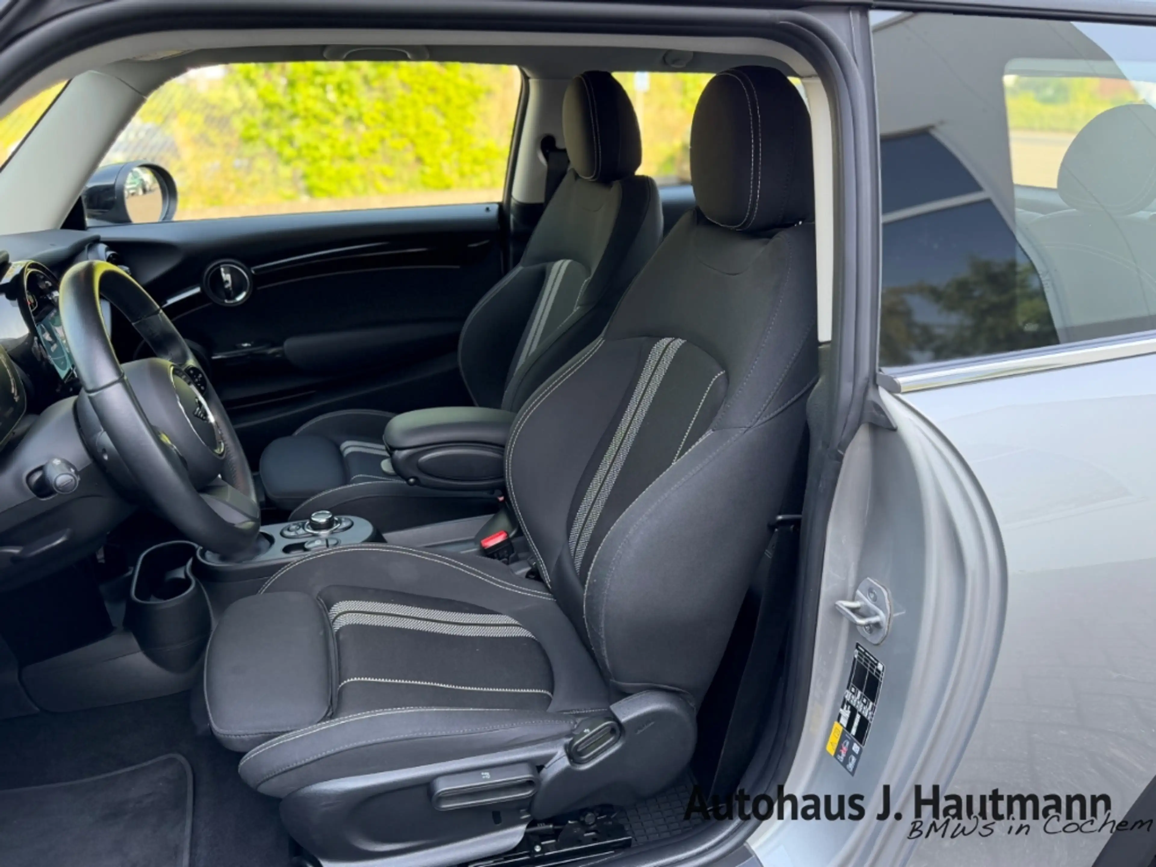 MINI Cooper SE Essential Trim *1.HAND* — photo 11