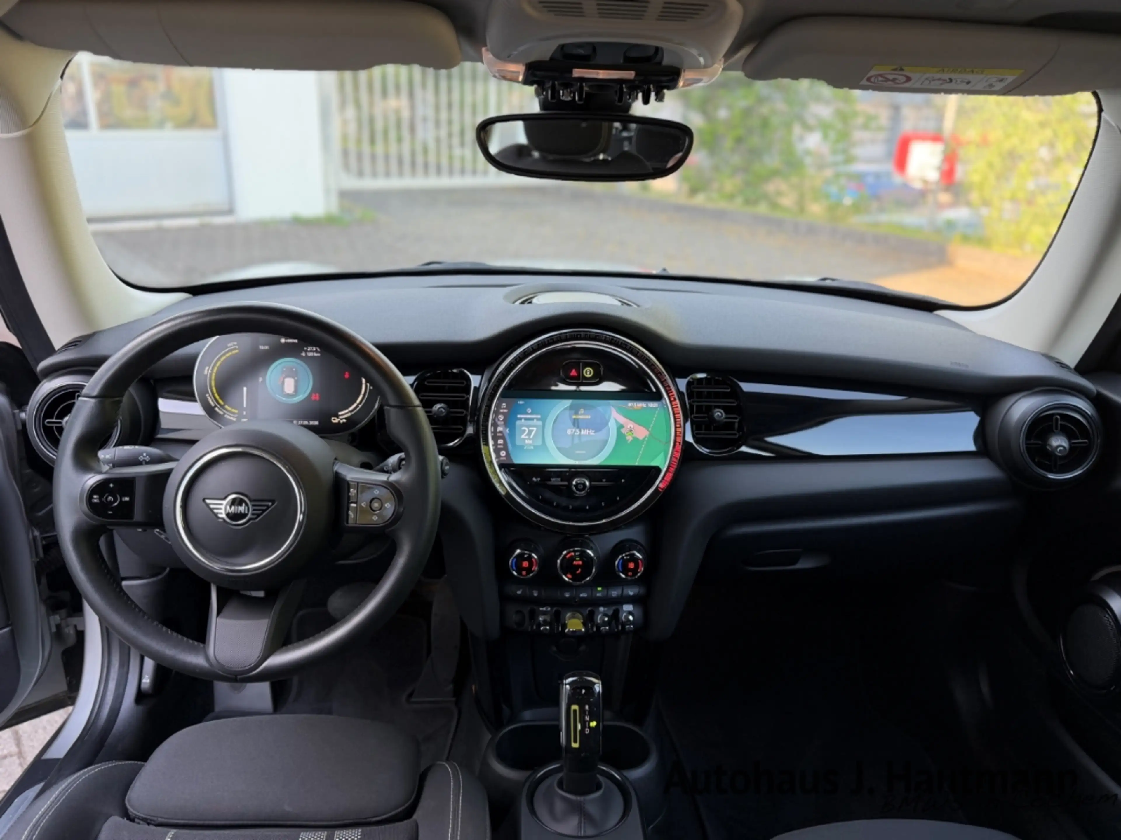 MINI Cooper SE Essential Trim *1.HAND* — photo 14