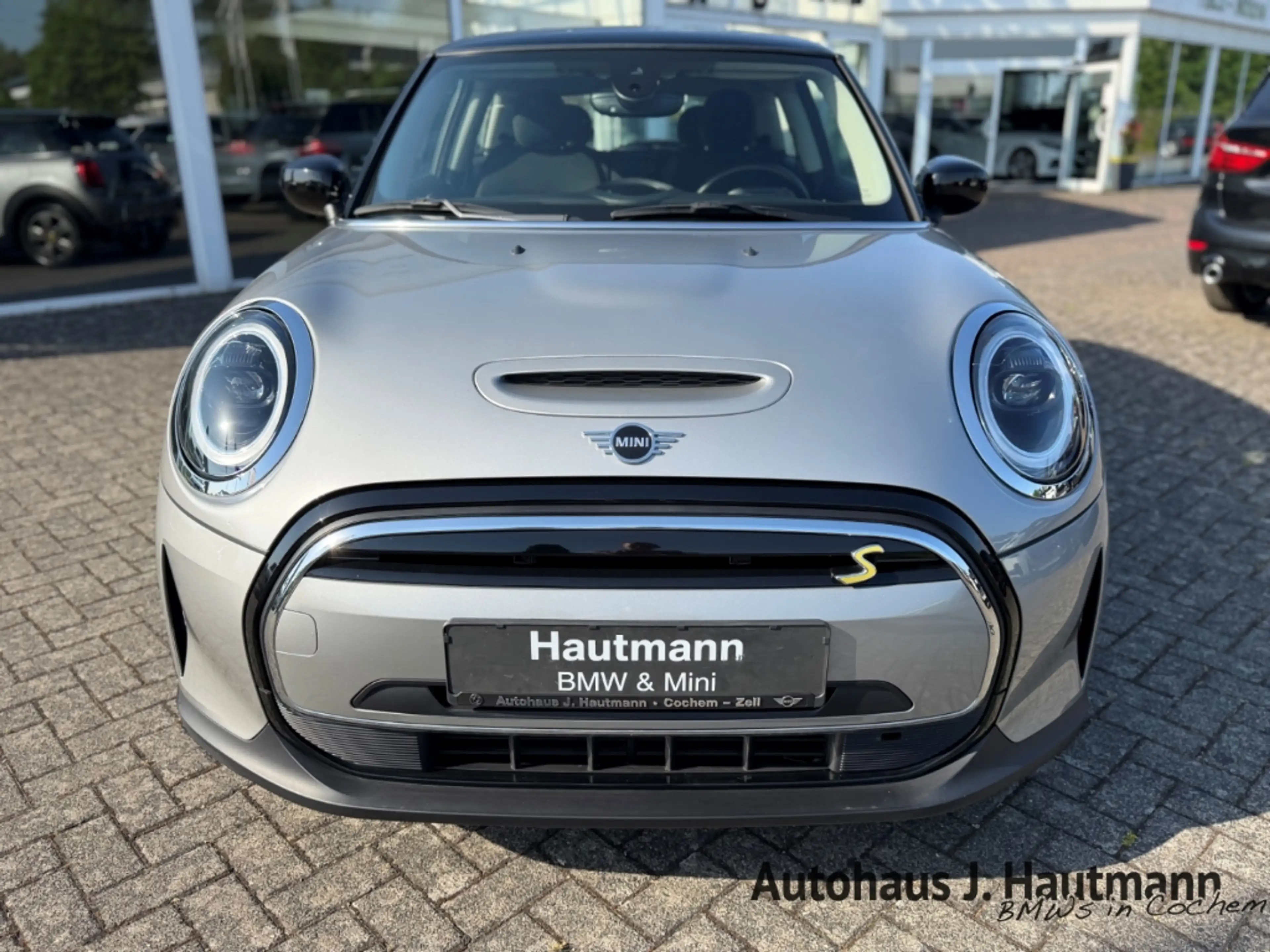 MINI Cooper SE Essential Trim *1.HAND* — photo 2