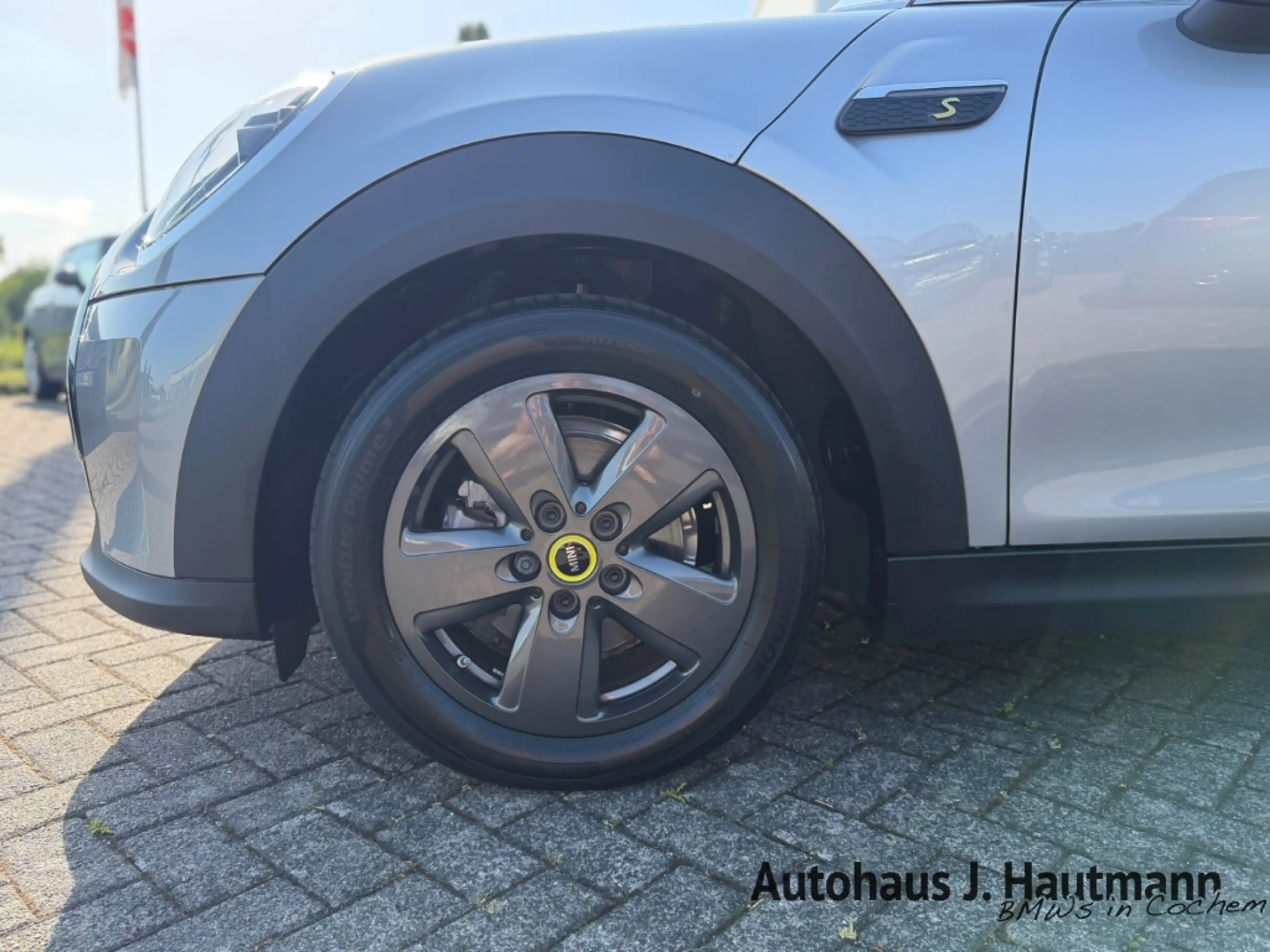 MINI Cooper SE Essential Trim *1.HAND* — photo 4