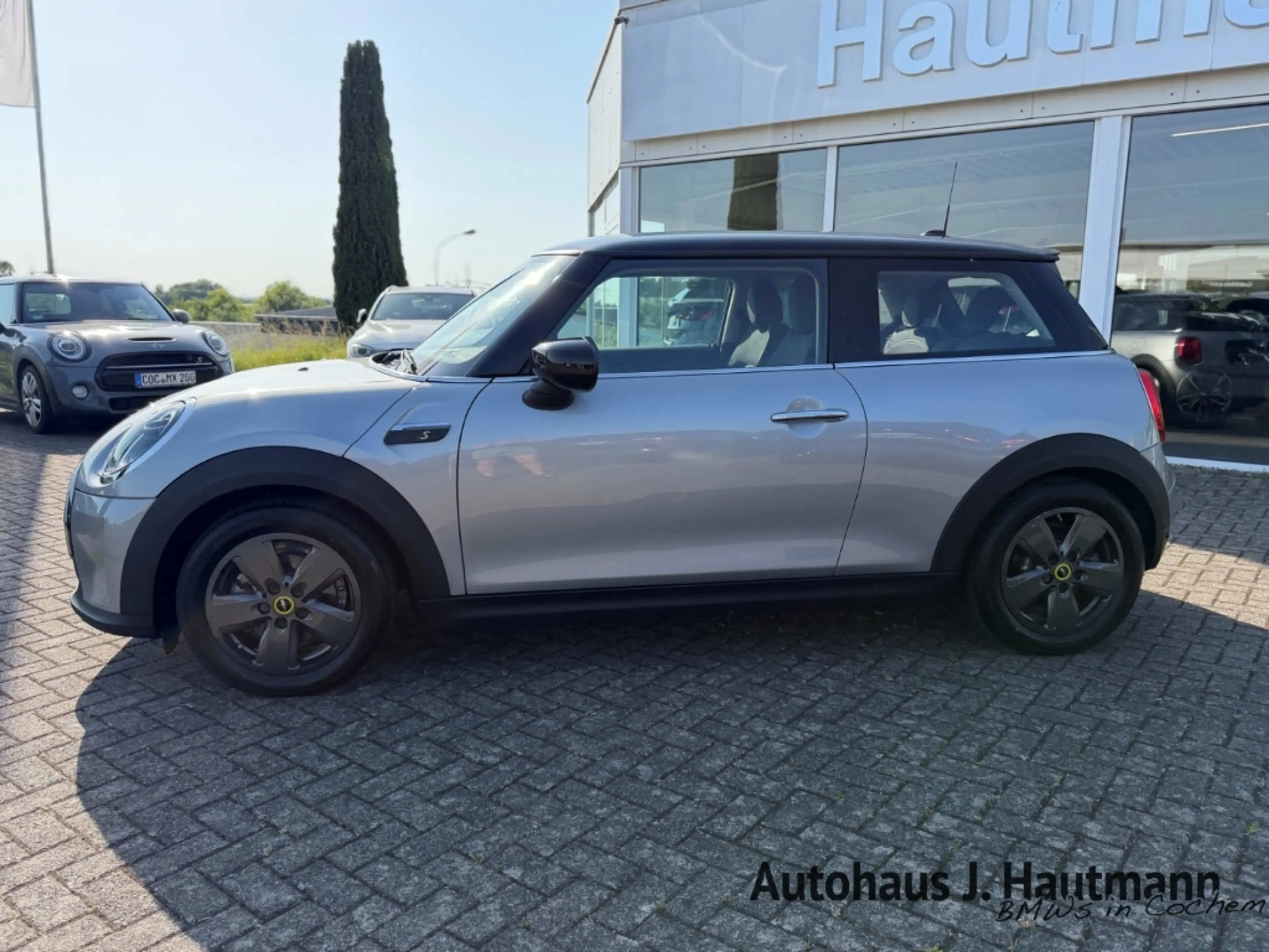 MINI Cooper SE Essential Trim *1.HAND* — photo 3