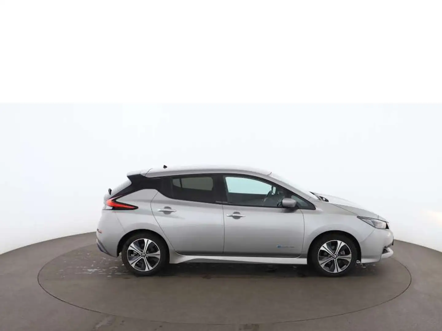 Nissan Leaf 40 kWh Aut NAVI RADAR SITZHZG PARKHILFE Plateado - 2
