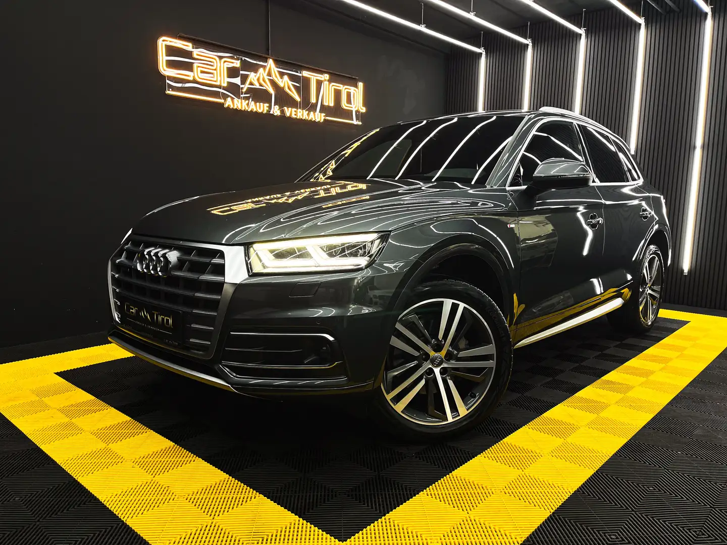 Audi Q5 Quattro Sport 3 x S-Line I RFK I PANO I AHK I Grau - 2