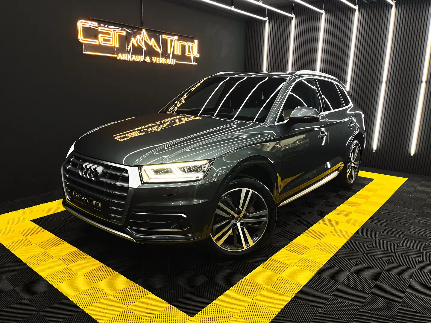 Audi Q5 Quattro Sport 3 x S-Line I RFK I PANO I AHK I Grau - 1