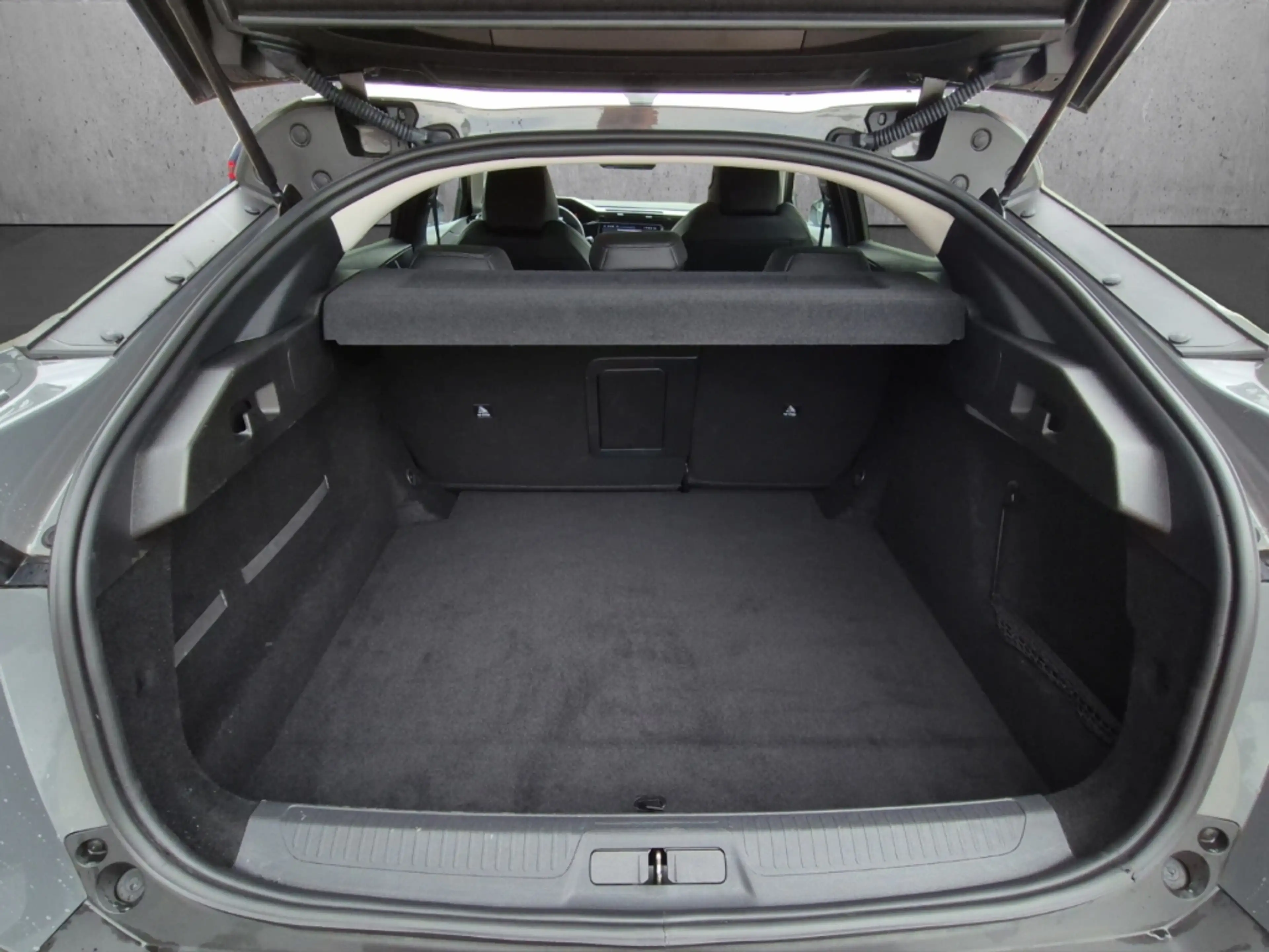Peugeot 408 Allure PT 130 EAT8 Navi LED ACC Apple CarPlay Andr — photo 7