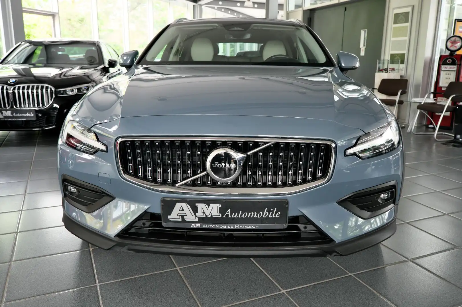 Volvo V60 Cross Country Ultimate AWD H/K Panorama LED Grau - 2