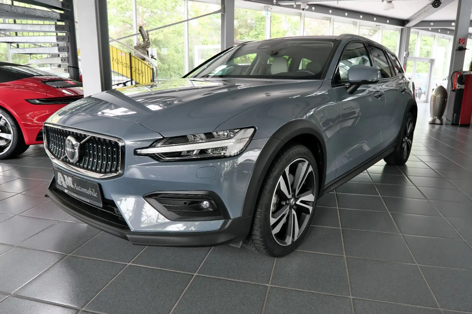 Volvo V60 Cross Country Ultimate AWD H/K Panorama LED Grau - 1
