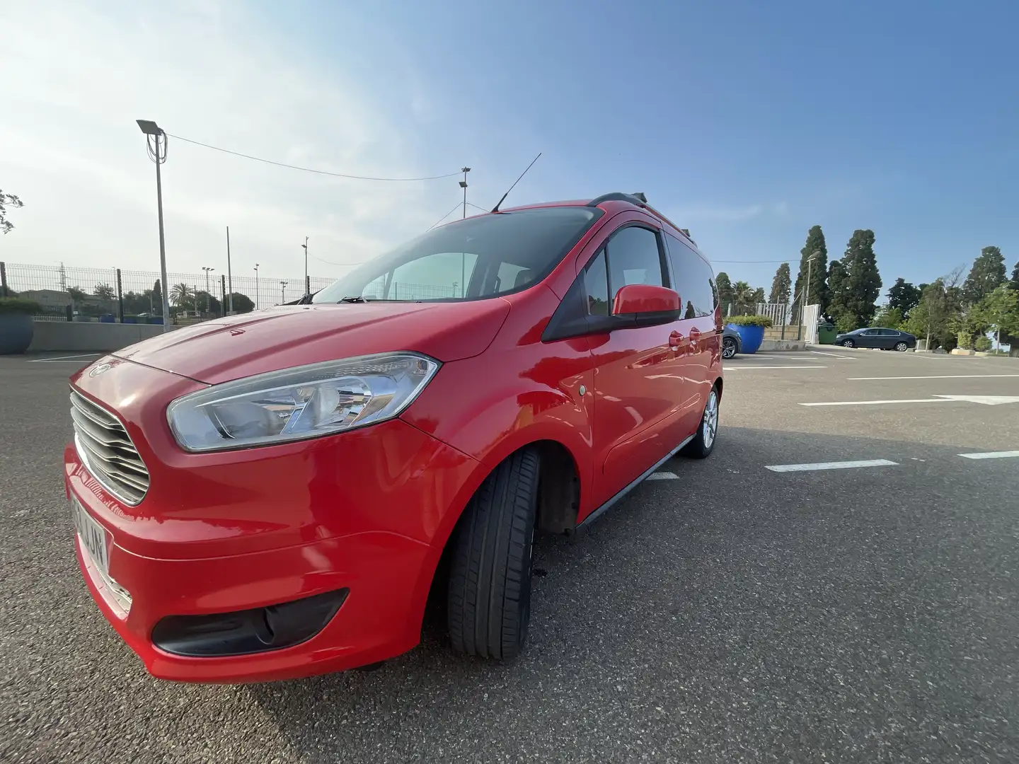 Ford Tourneo Courier 1.0 Ecoboost Titanium - 2