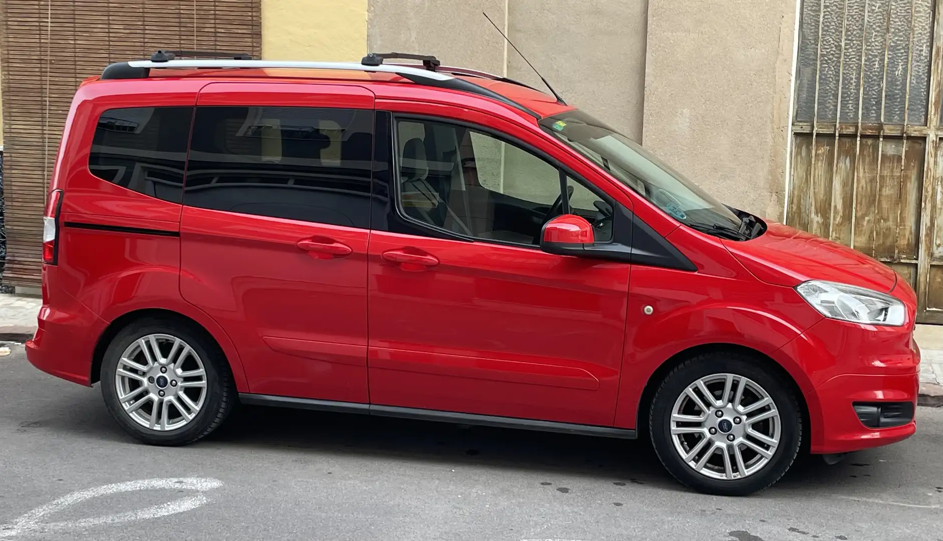 Ford Tourneo Courier 1.0 Ecoboost Titanium - 1