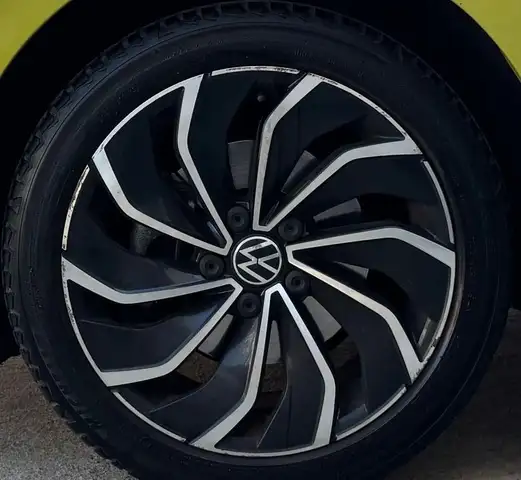 Volkswagen Golf view 24