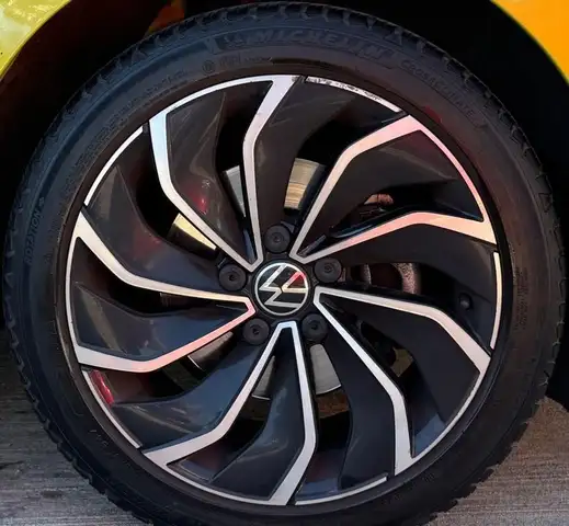 Volkswagen Golf view 21