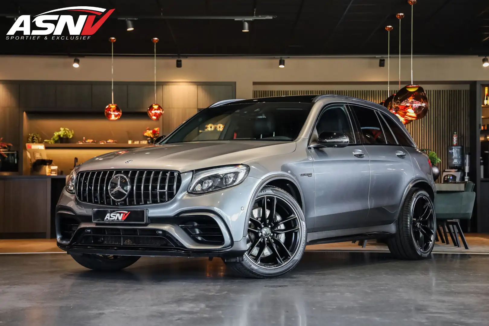 Mercedes-Benz GLC 63 AMG 4MATIC+, 476 PK, Distronic/Plus, Pano/Dak, Carbon, Grau - 1